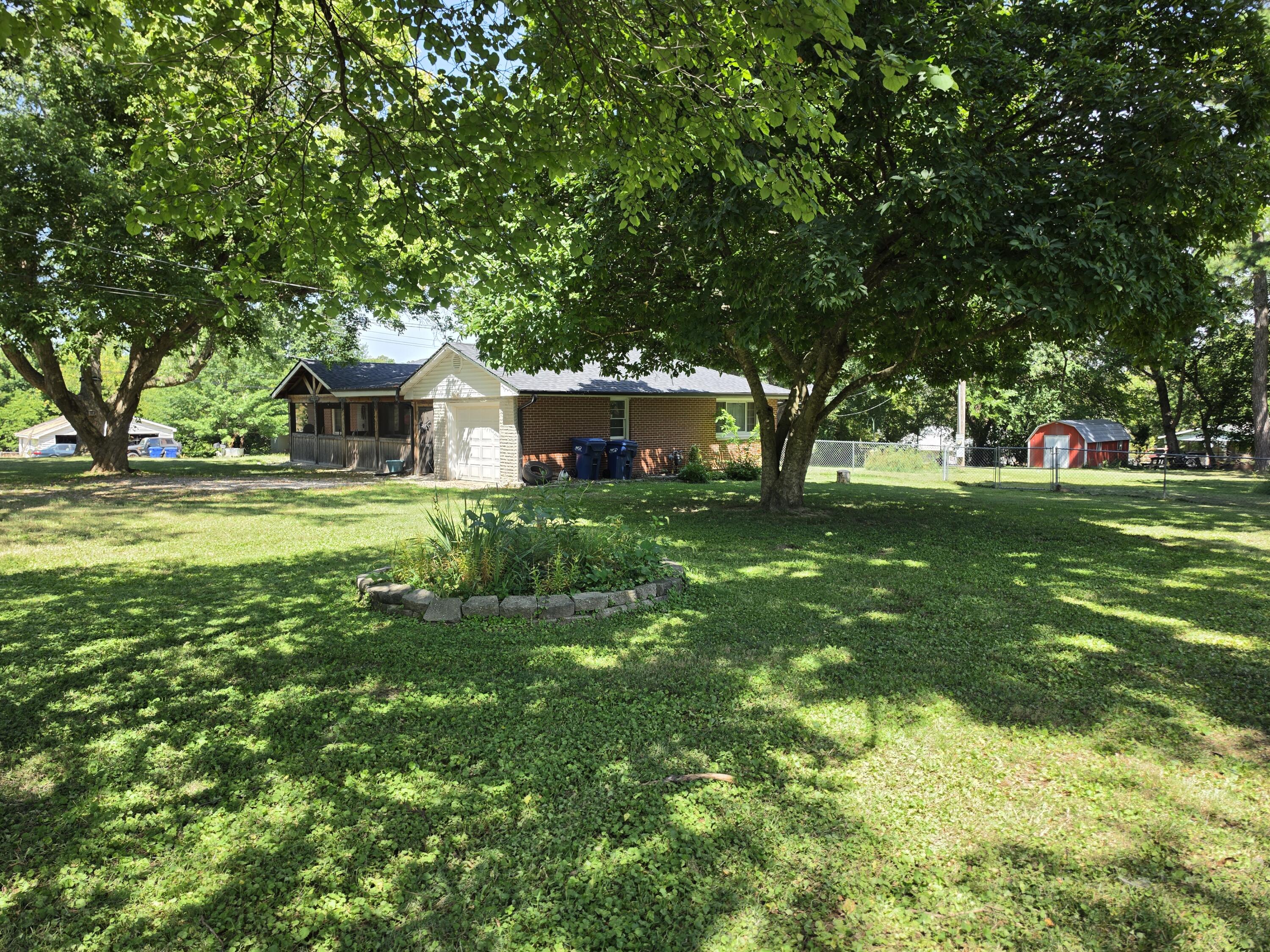 200 North Maple Street Property Photo 10