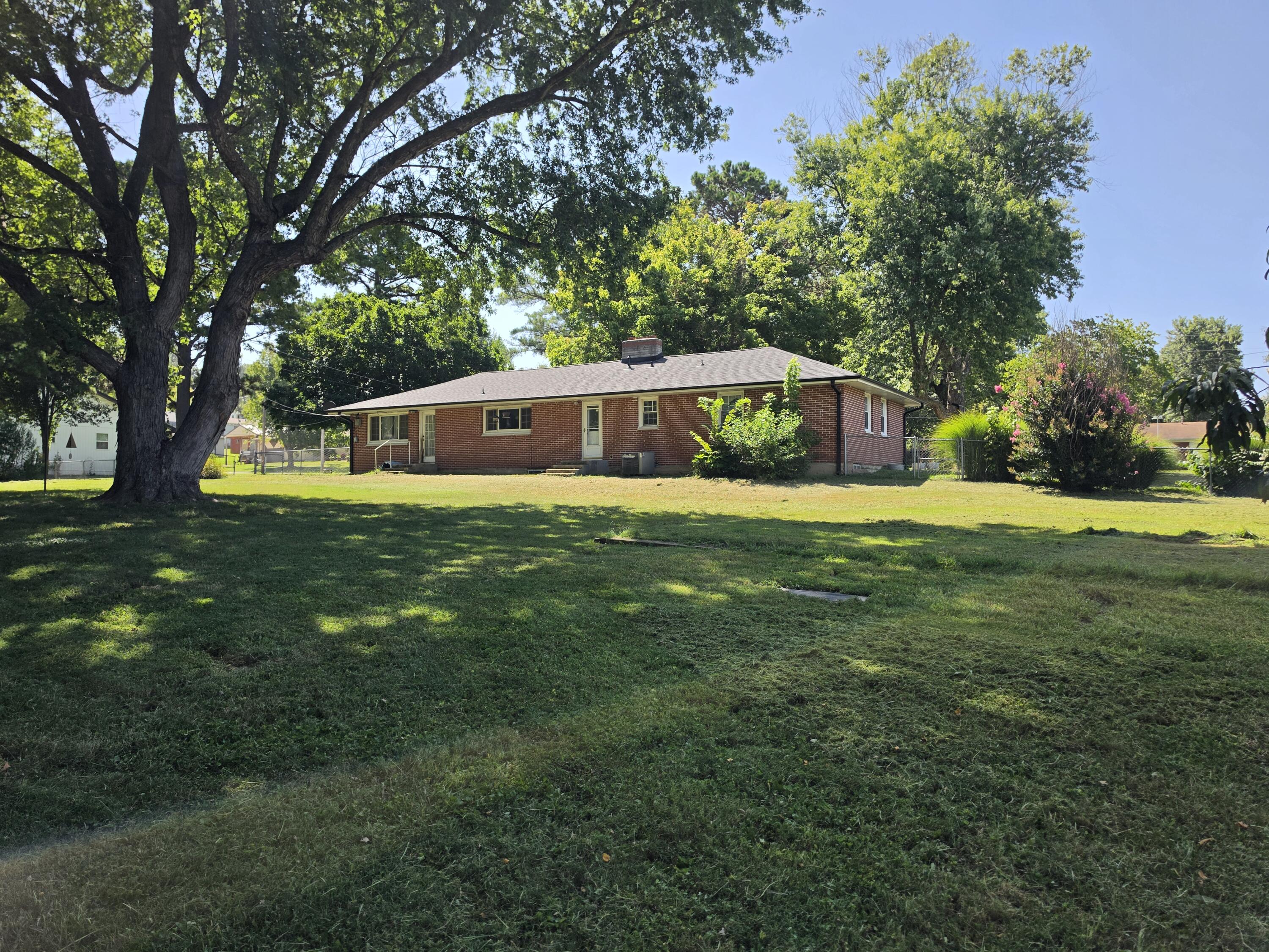 200 North Maple Street Property Photo 12