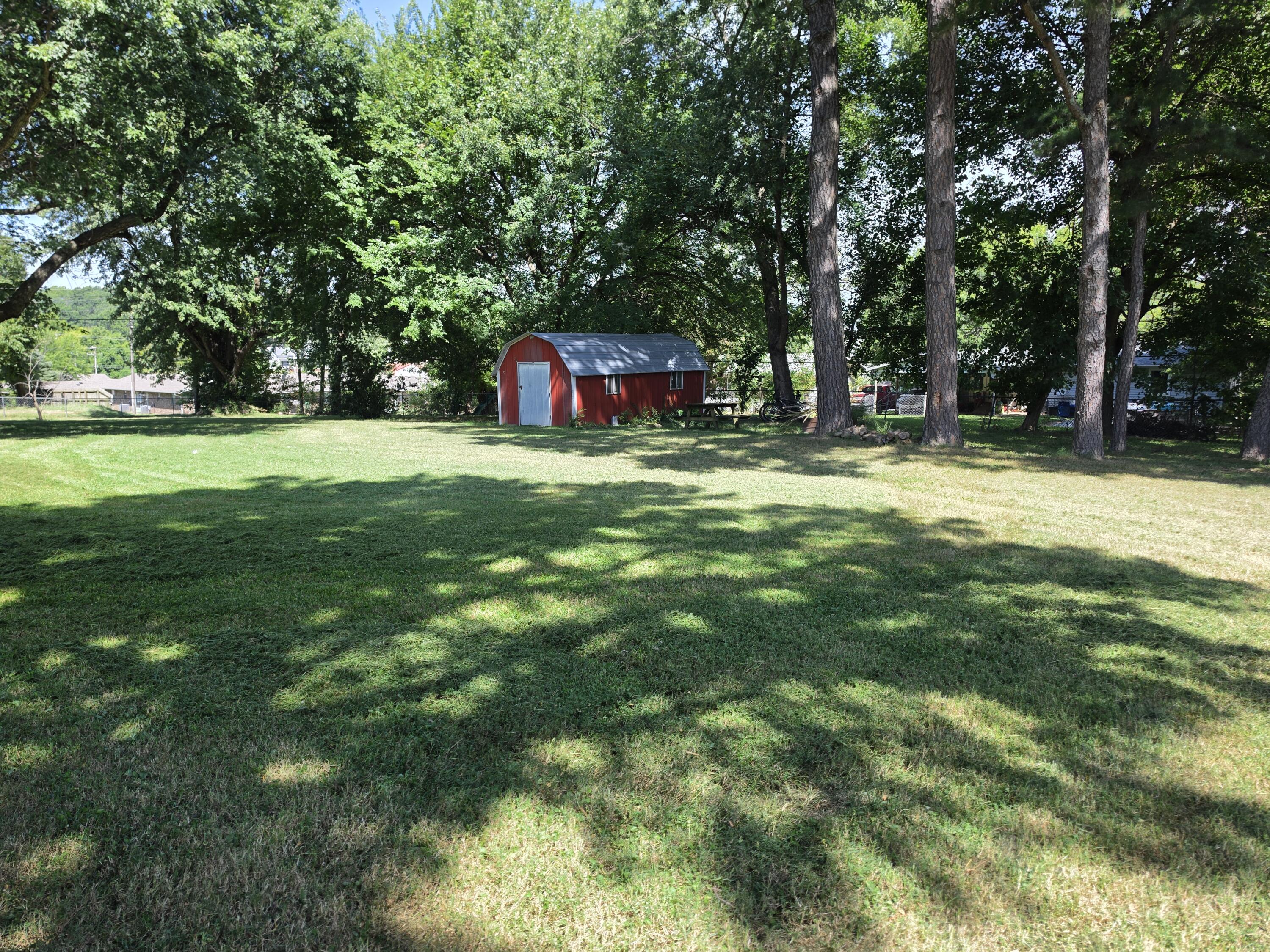 200 North Maple Street Property Photo 17