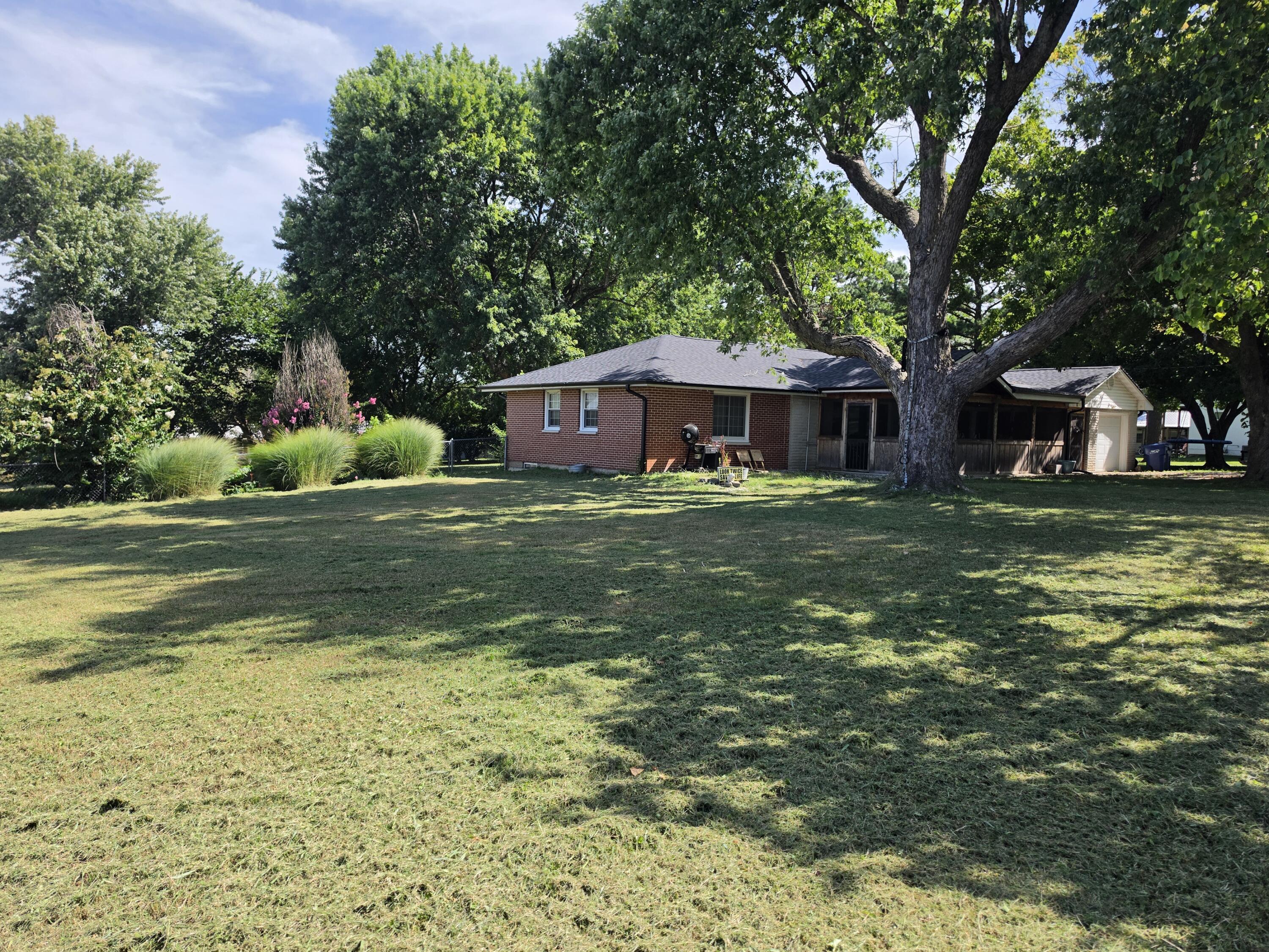 200 North Maple Street Property Photo 20