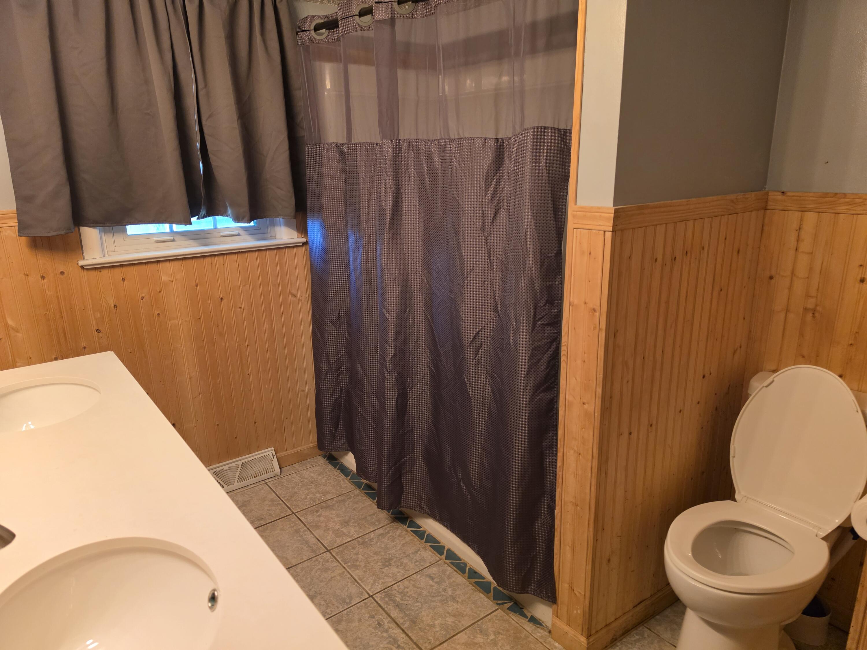 200 North Maple Street Property Photo 28