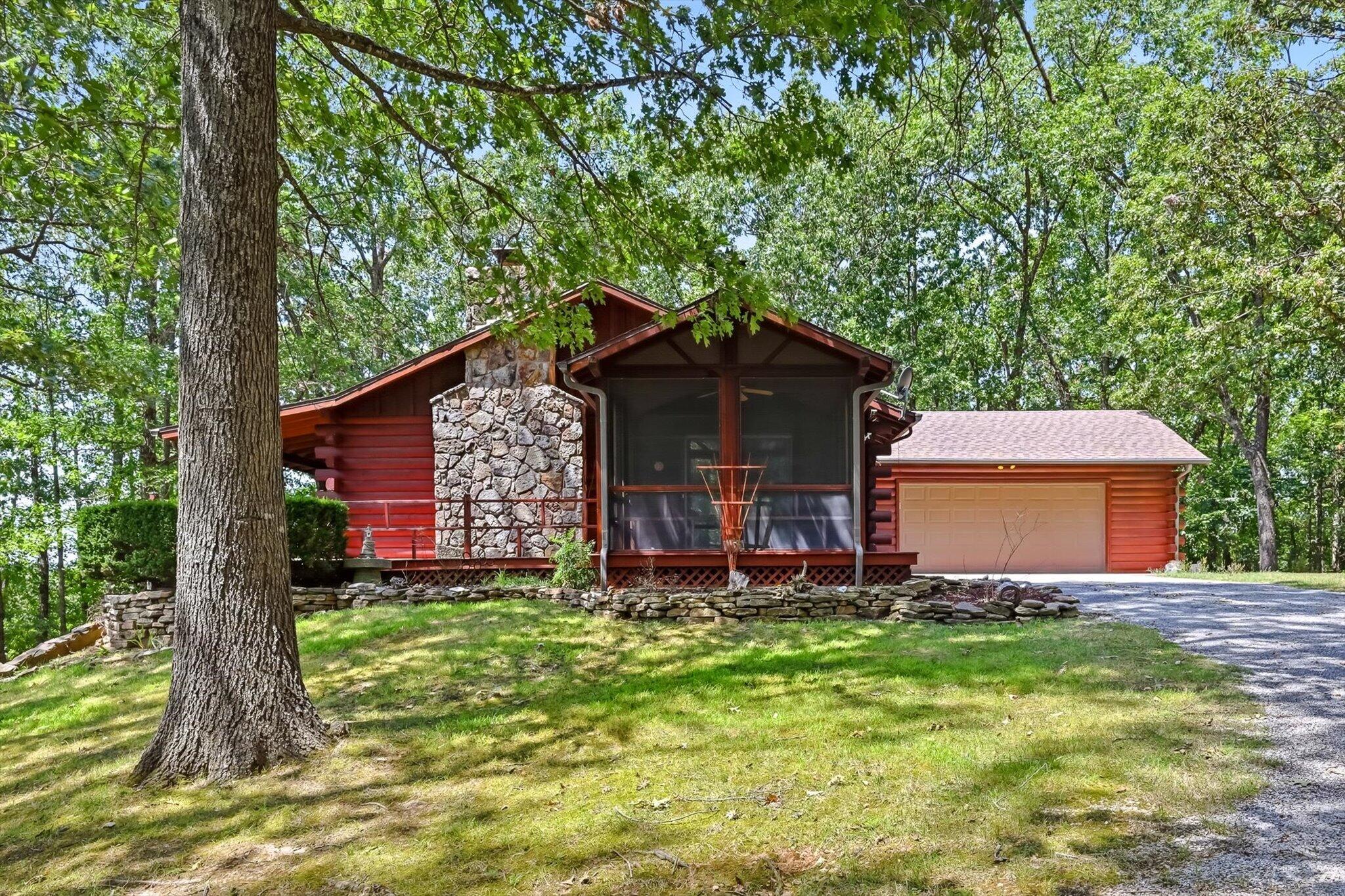 136 Oak Forest Circle Property Photo 1