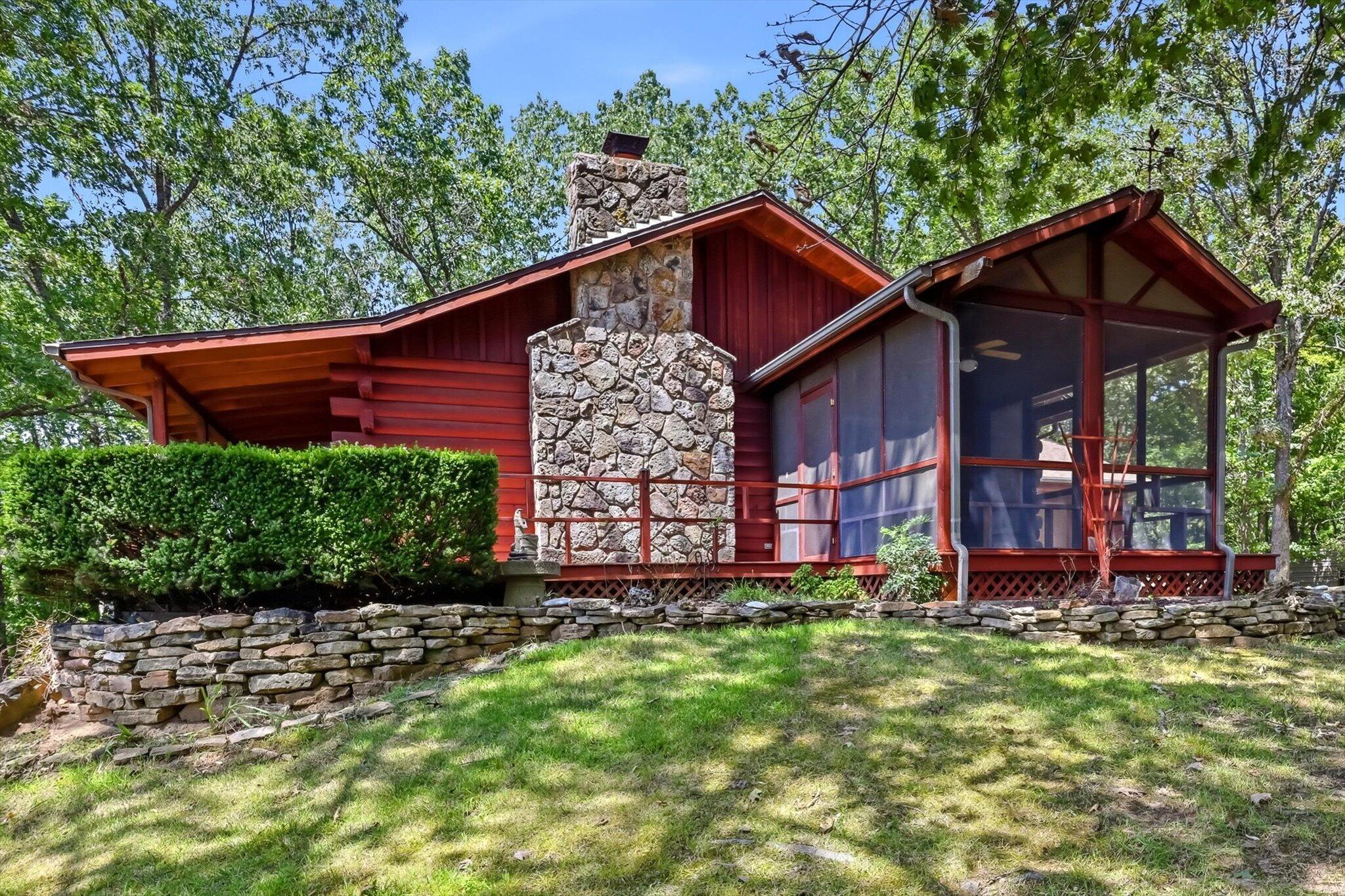 136 Oak Forest Circle Property Photo 3