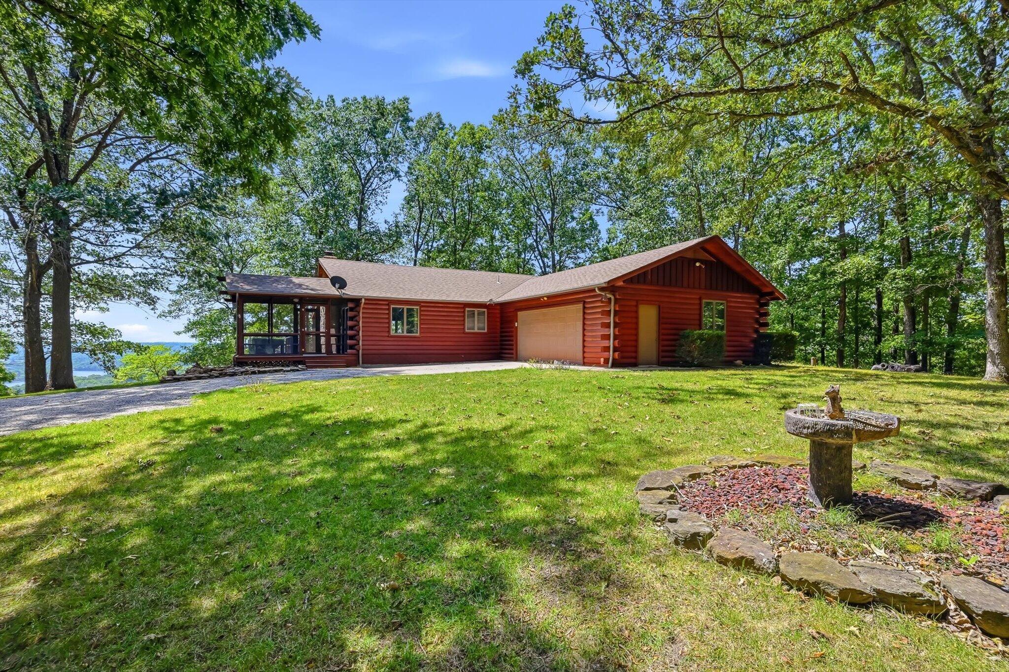 136 Oak Forest Circle Property Photo 4