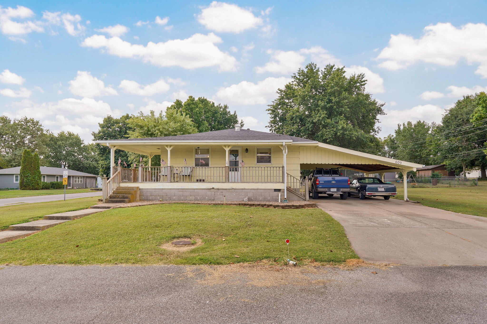 609 Seneker Avenue Property Photo 1