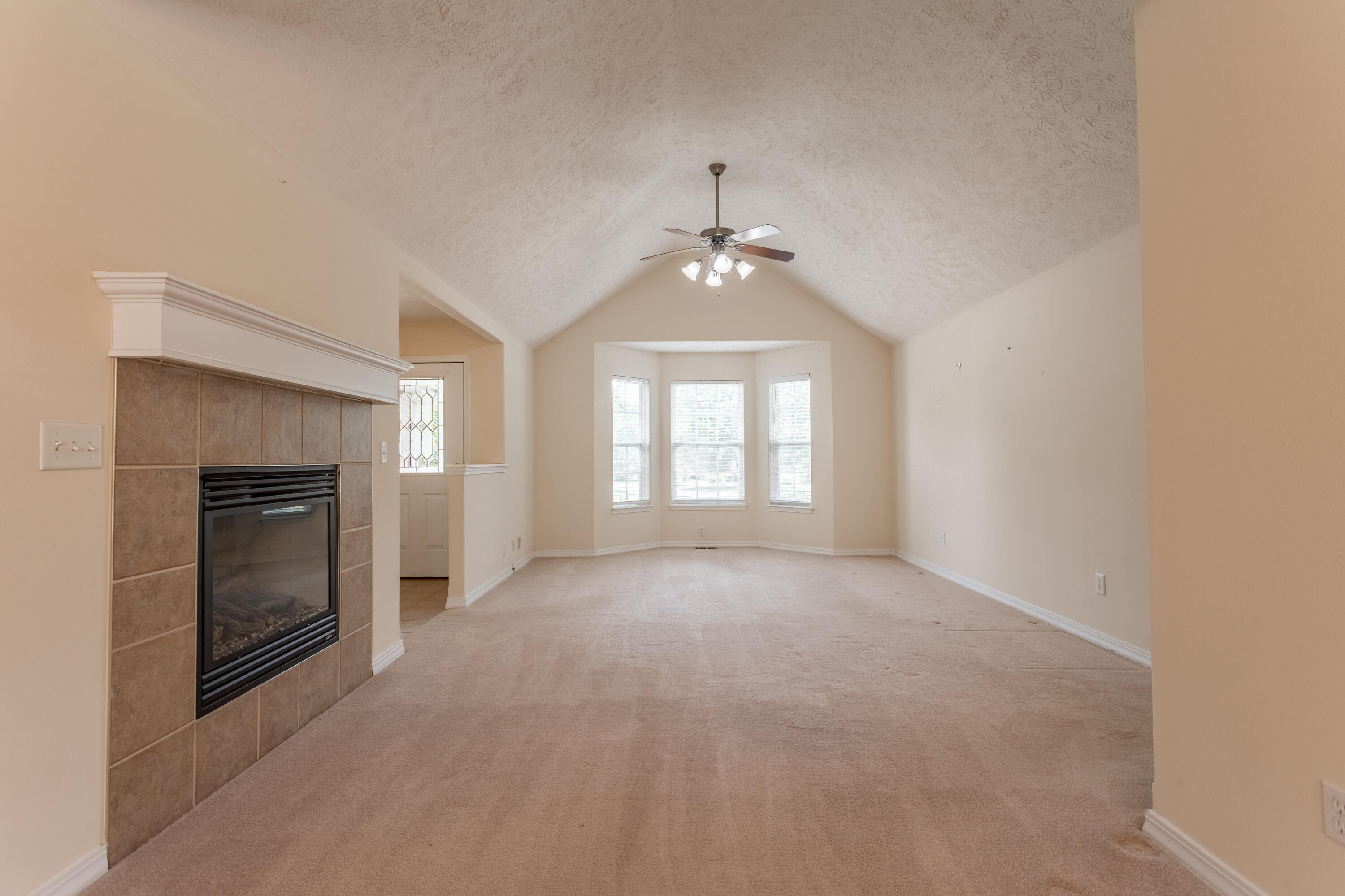 2226 East Kathryn Drive Property Photo 9