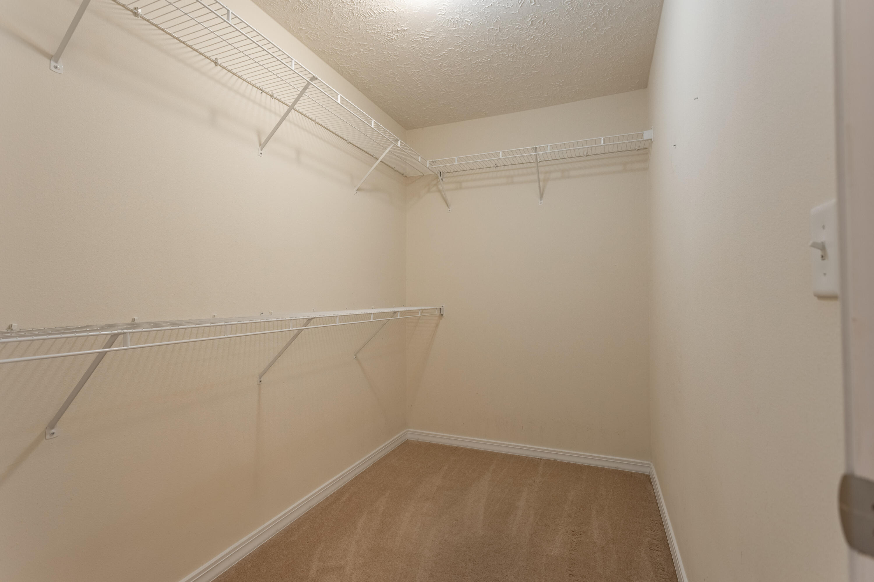 2226 East Kathryn Drive Property Photo 23