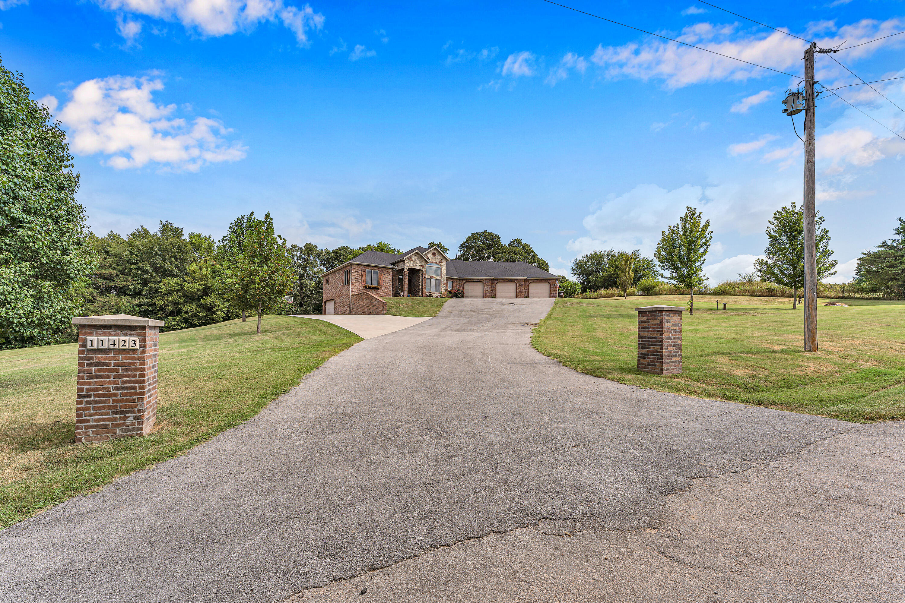 11423 Benjamin Property Photo 3