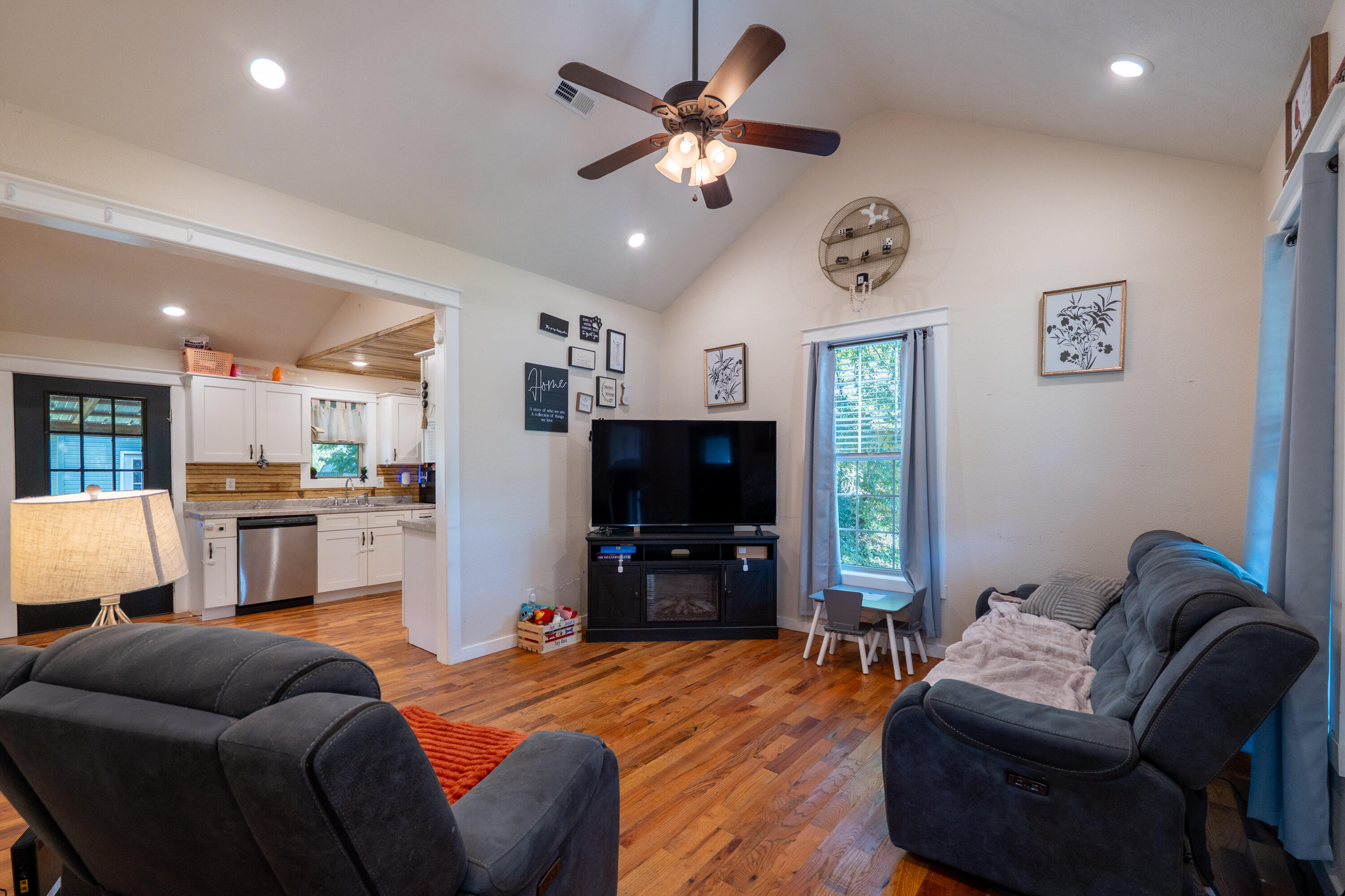178 South Avenue Property Photo 5