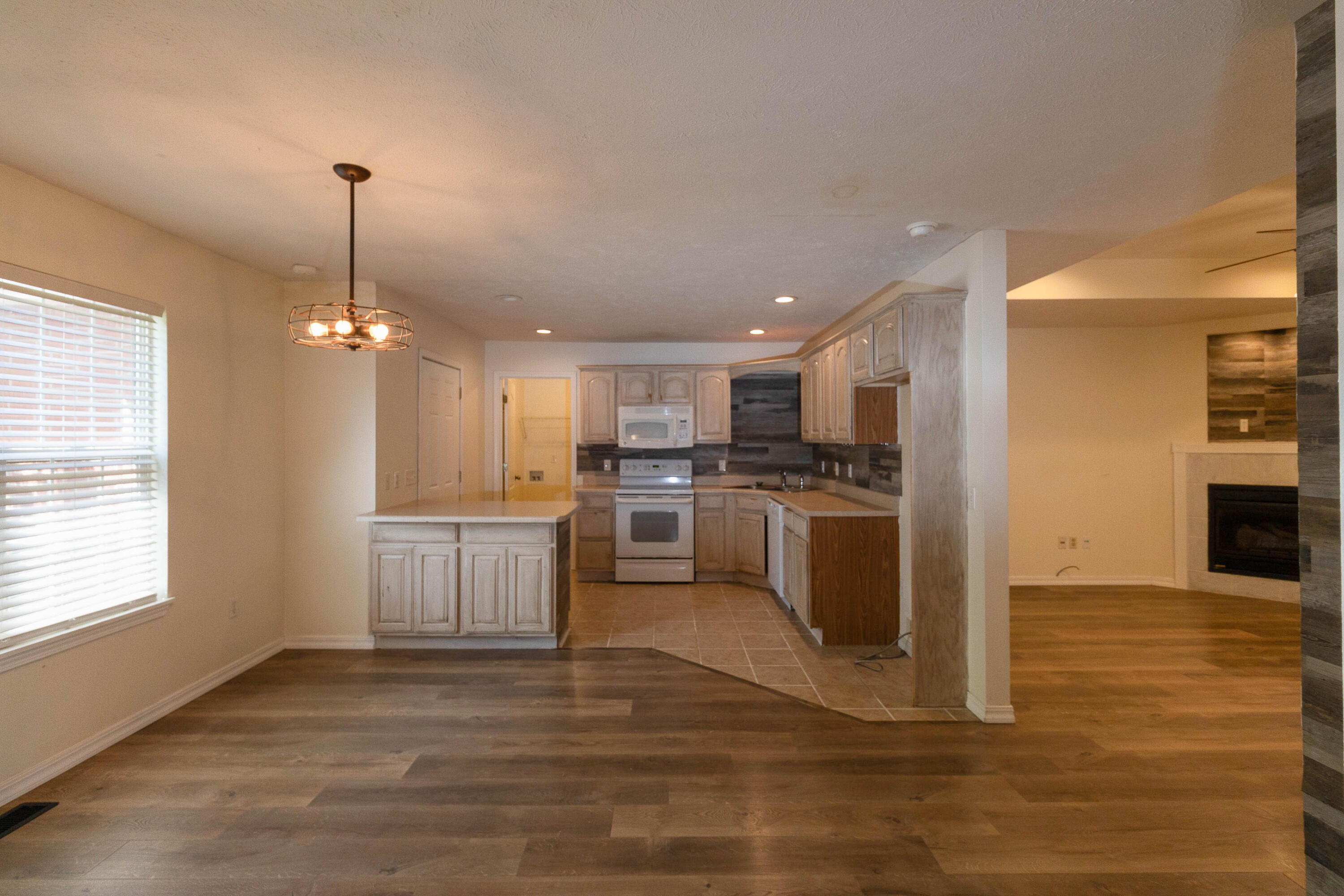 107 West Twin Oak Drive Property Photo 6