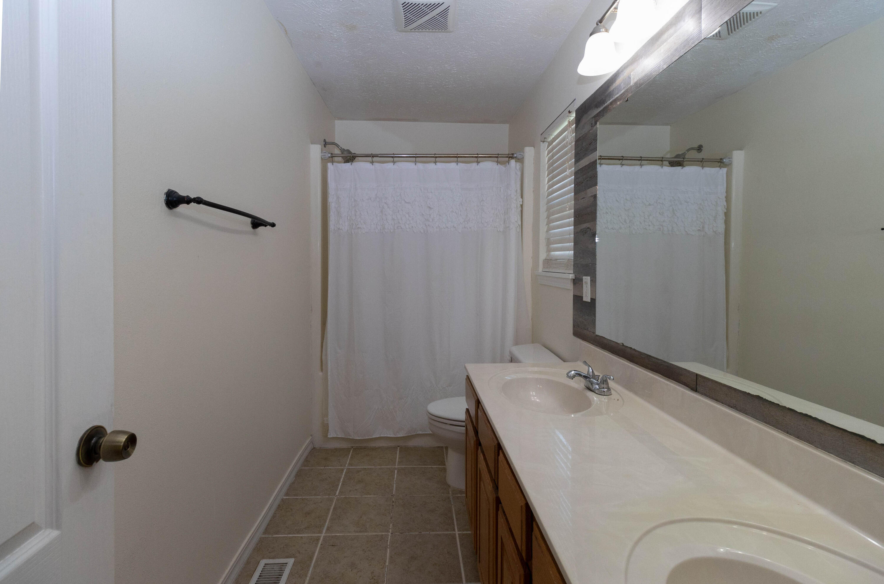 107 West Twin Oak Drive Property Photo 19