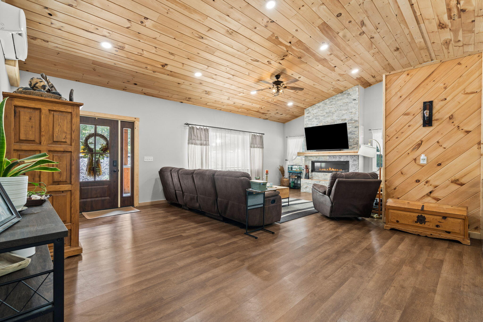 815 Fish N Fun Drive Property Photo 6