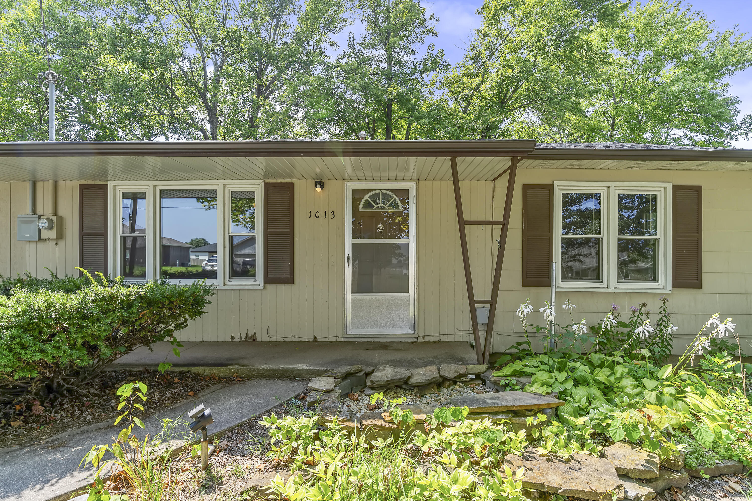 1013 North Albany Avenue Property Photo 4