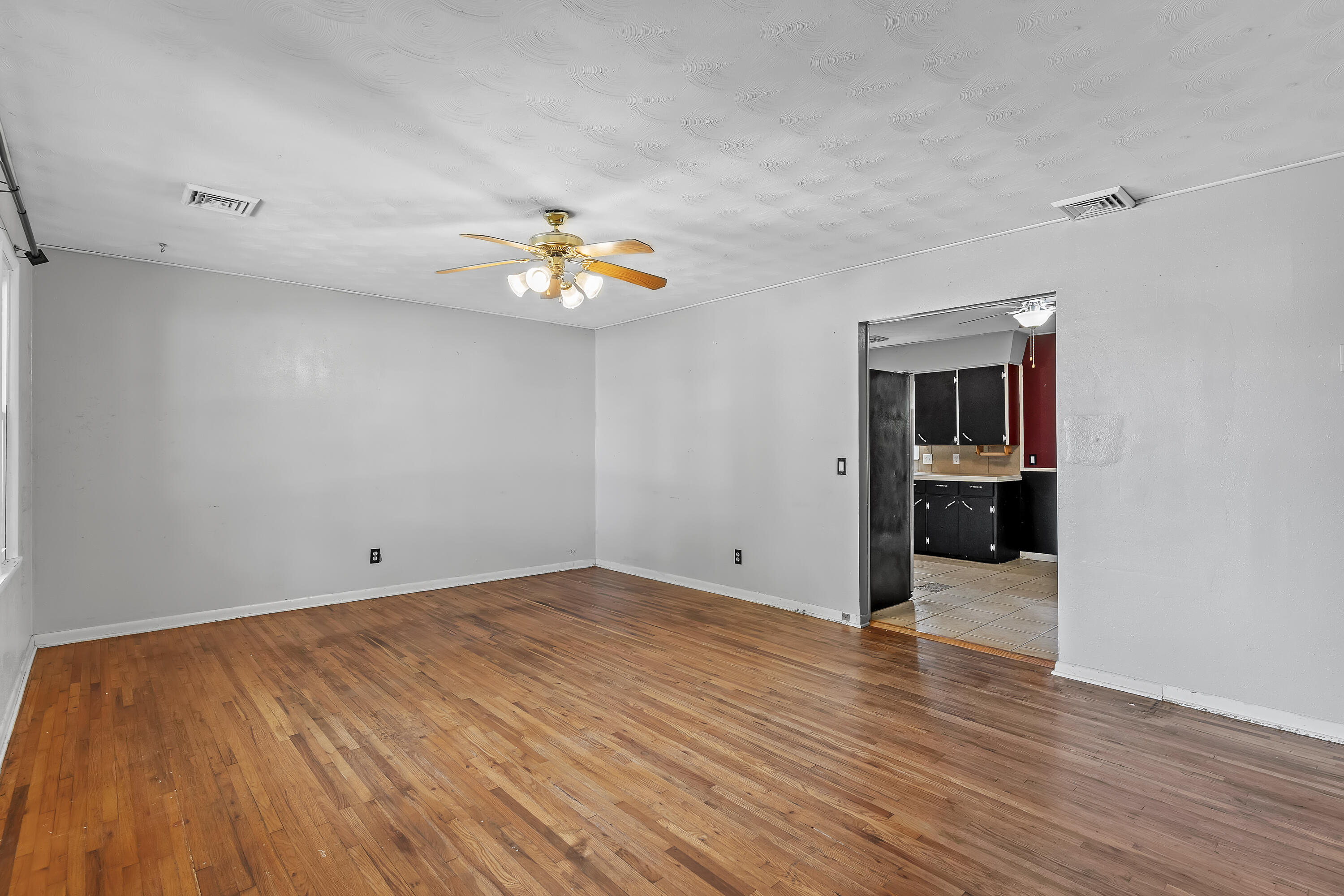1013 North Albany Avenue Property Photo 5
