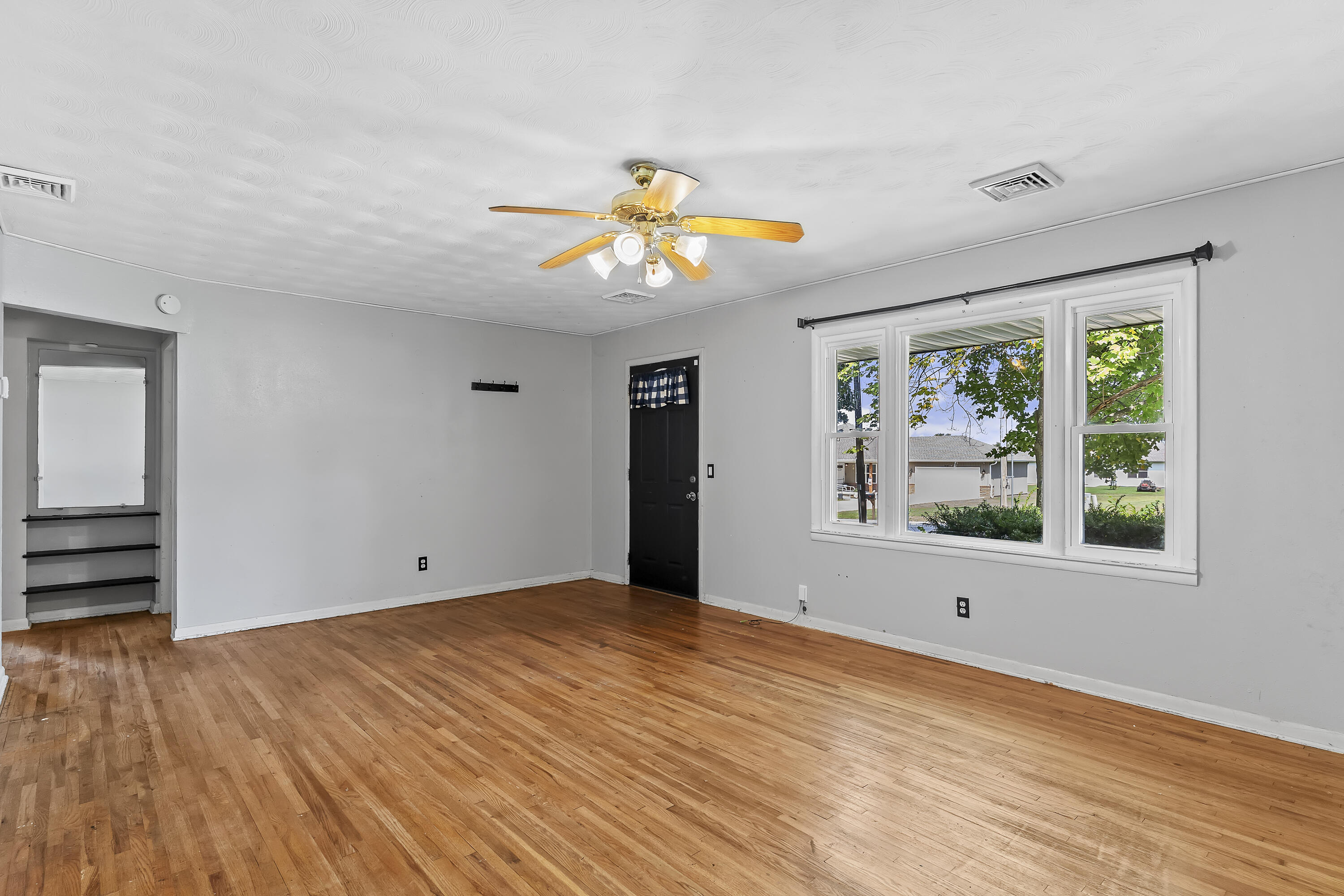 1013 North Albany Avenue Property Photo 7