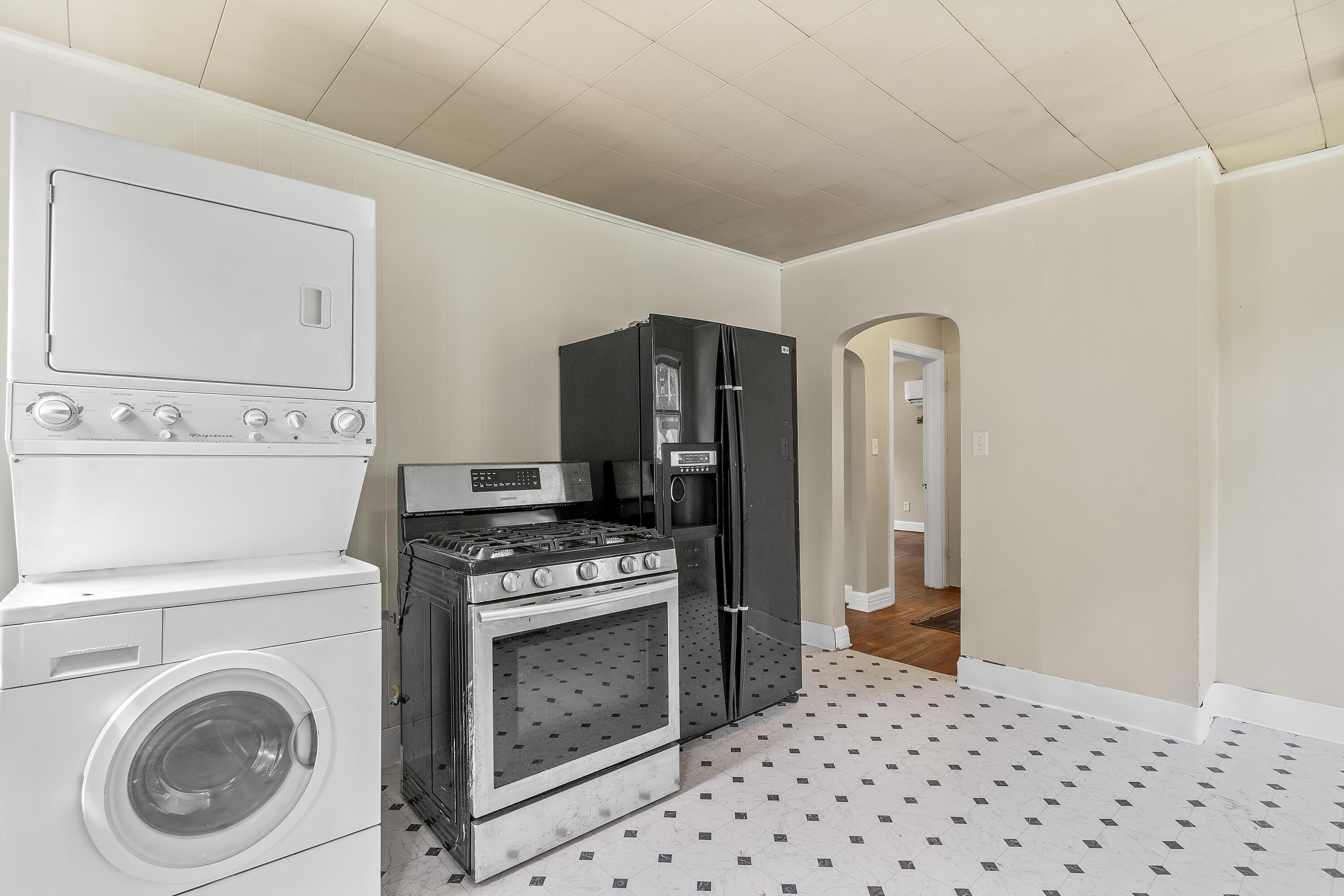 902 South Rogers Avenue Property Photo 11