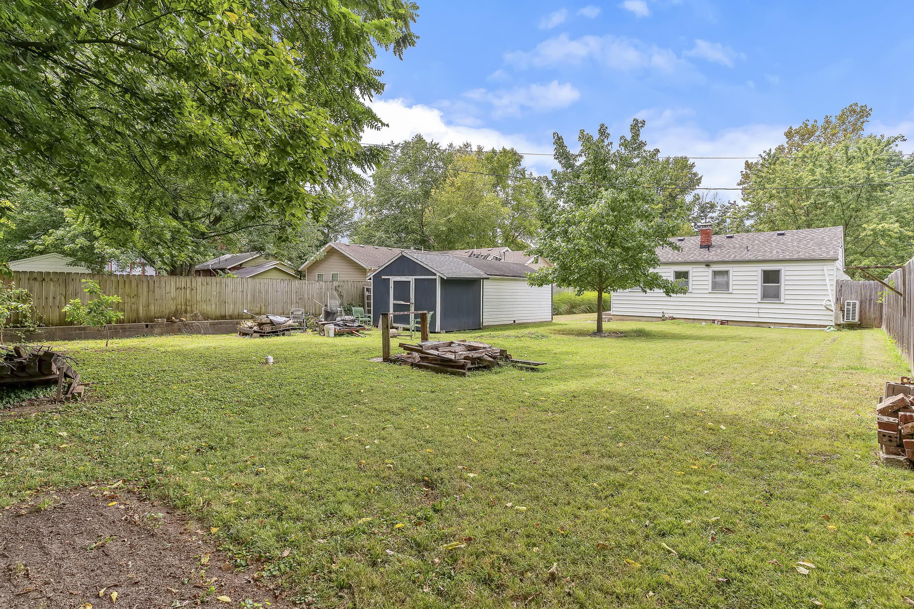 902 South Rogers Avenue Property Photo 21