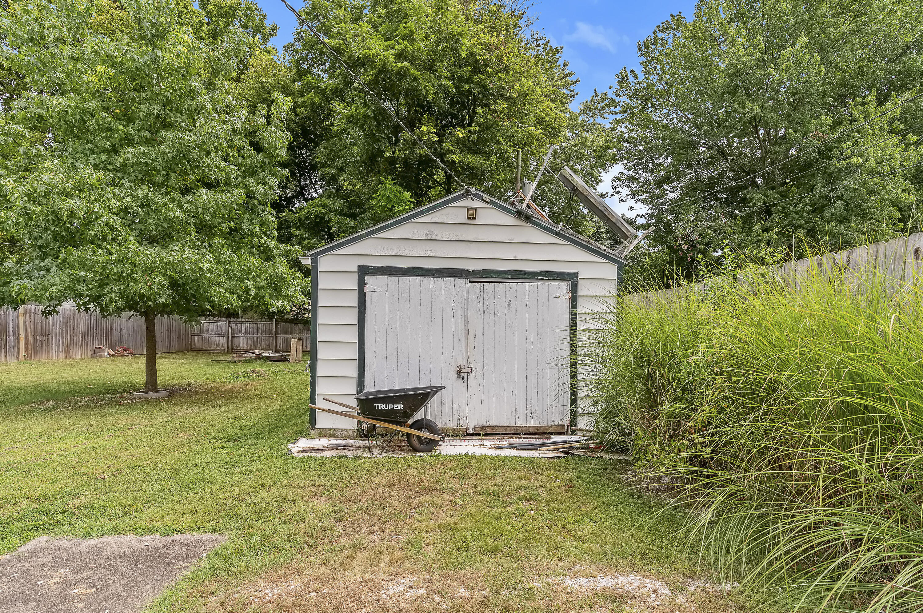 902 South Rogers Avenue Property Photo 23