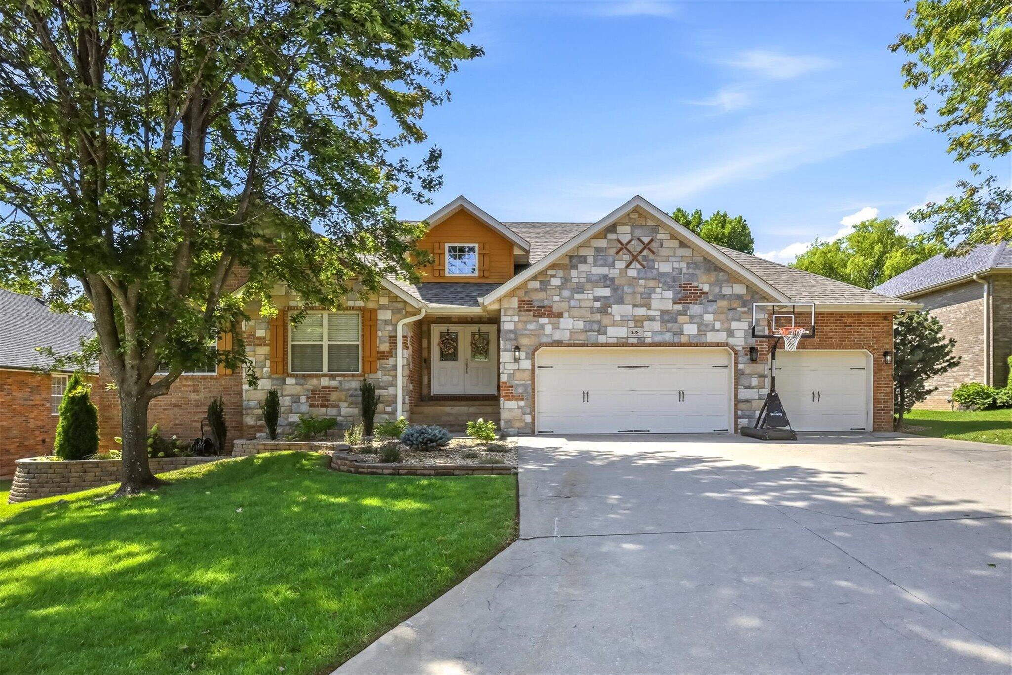 848 East Country Ridge Street Property Photo 1