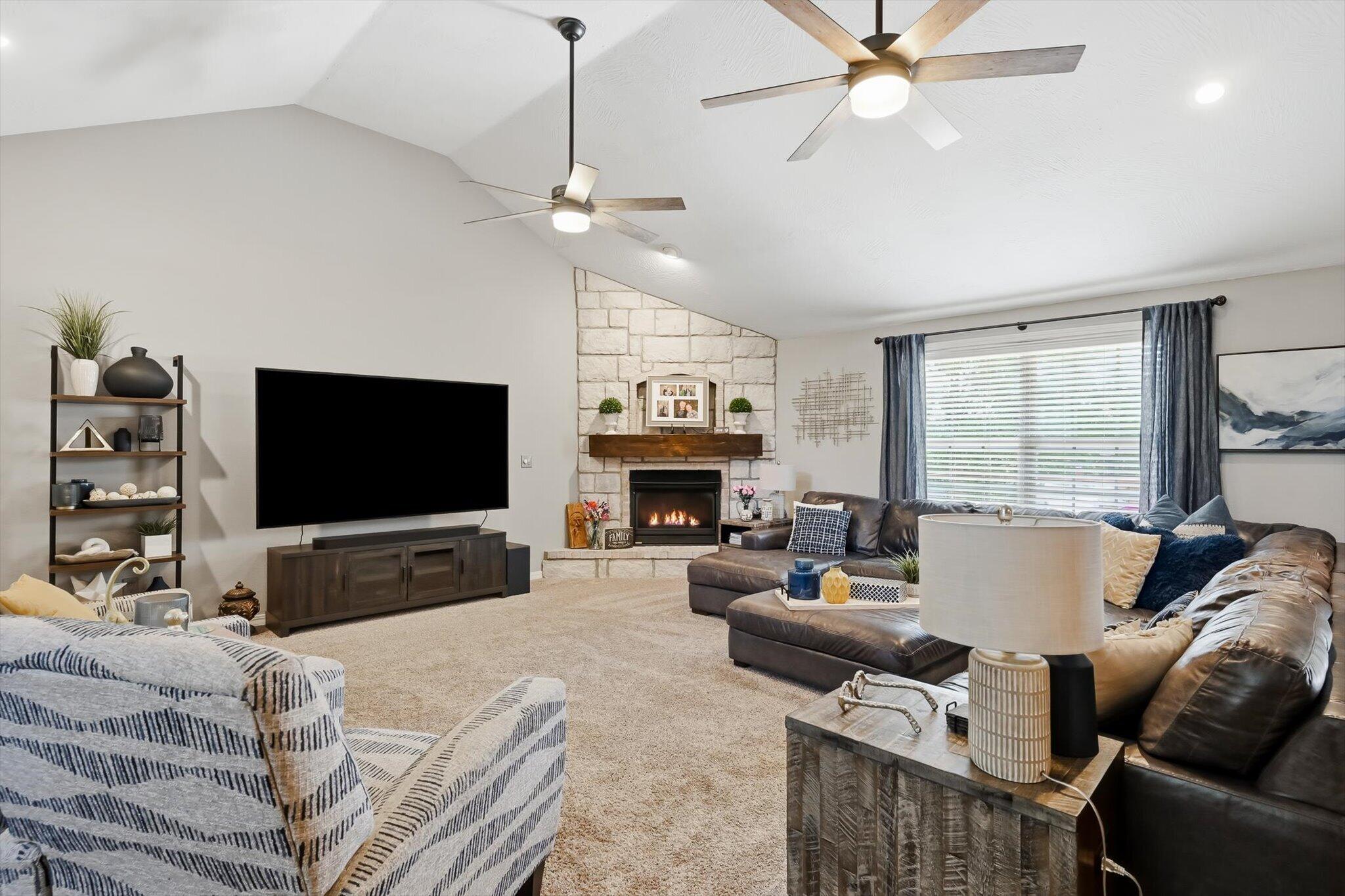 848 East Country Ridge Street Property Photo 6