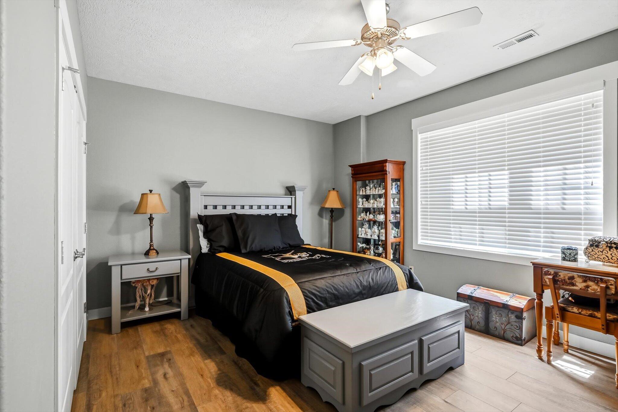848 East Country Ridge Street Property Photo 36