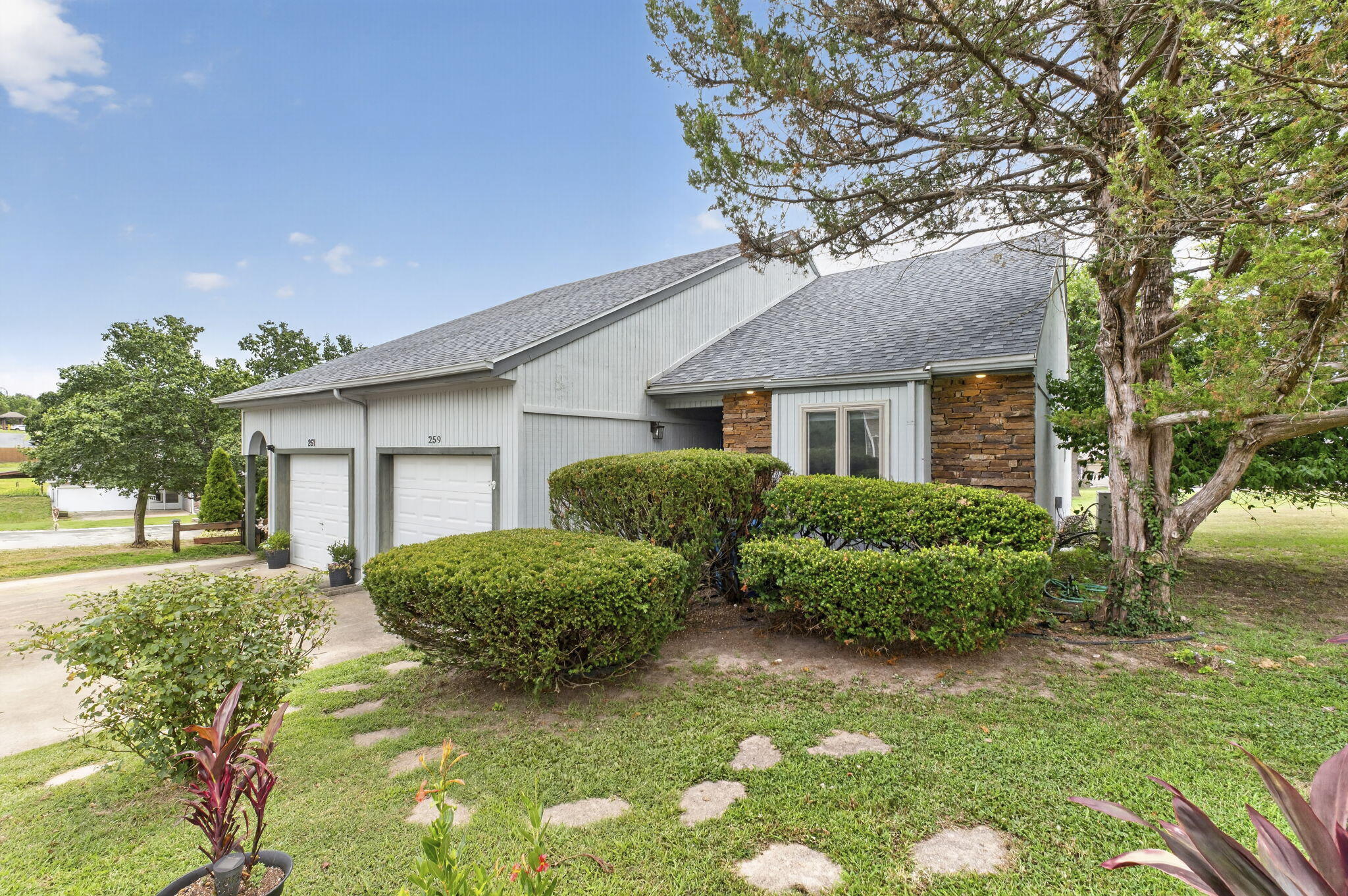 259 Buckingham Drive Property Photo 2