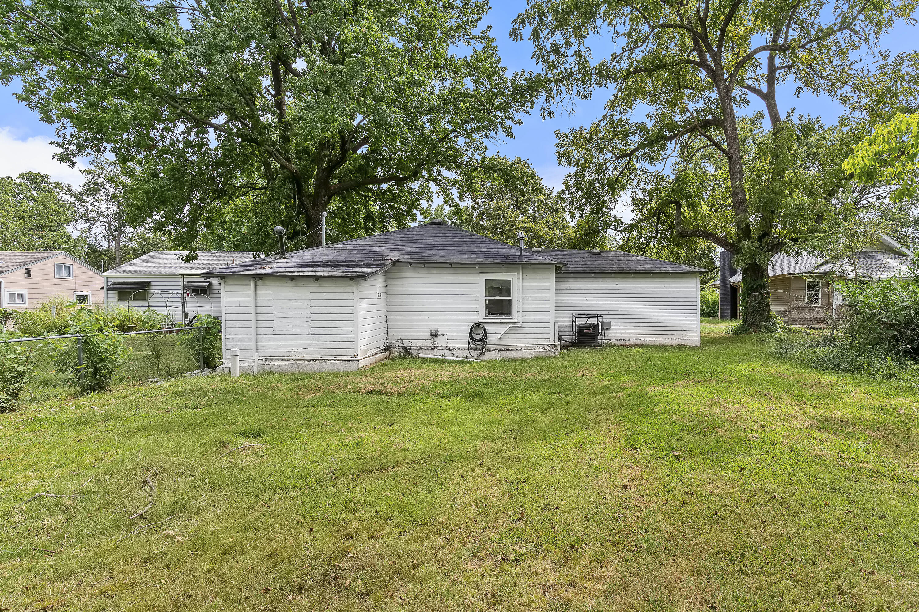 1815 West Webster Street Property Photo 16