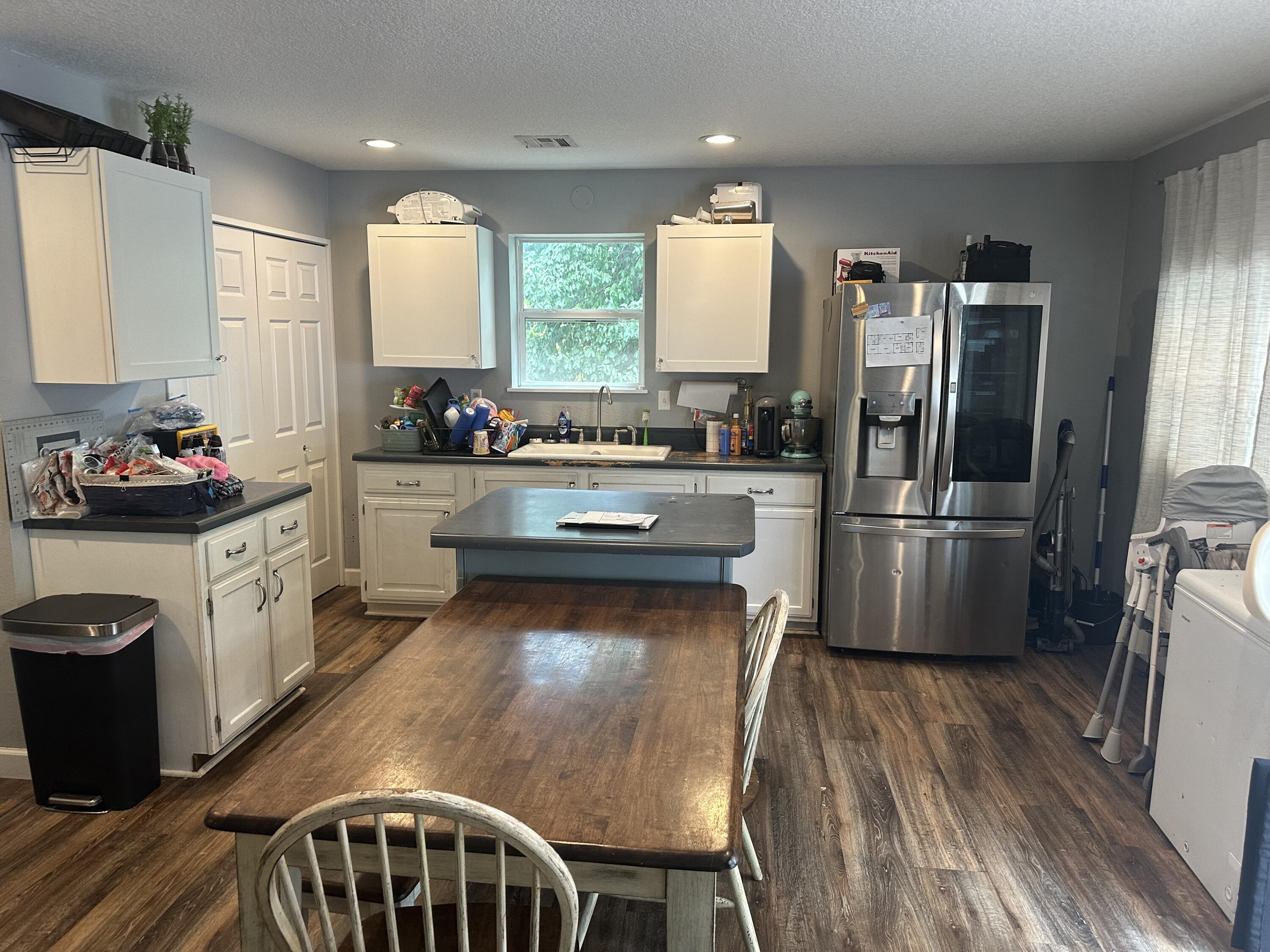 647 Deer Park Drive Property Photo 3