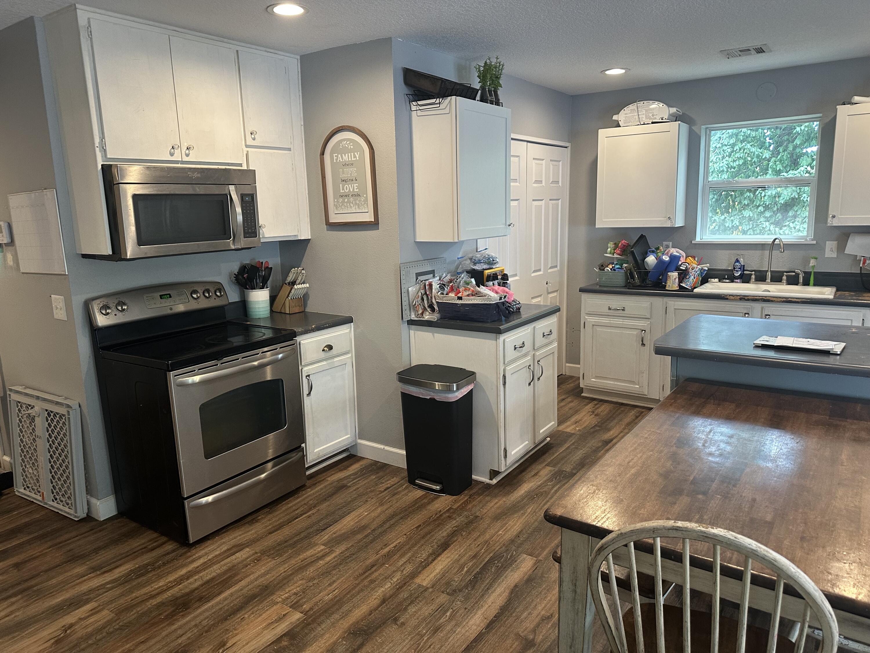 647 Deer Park Drive Property Photo 4