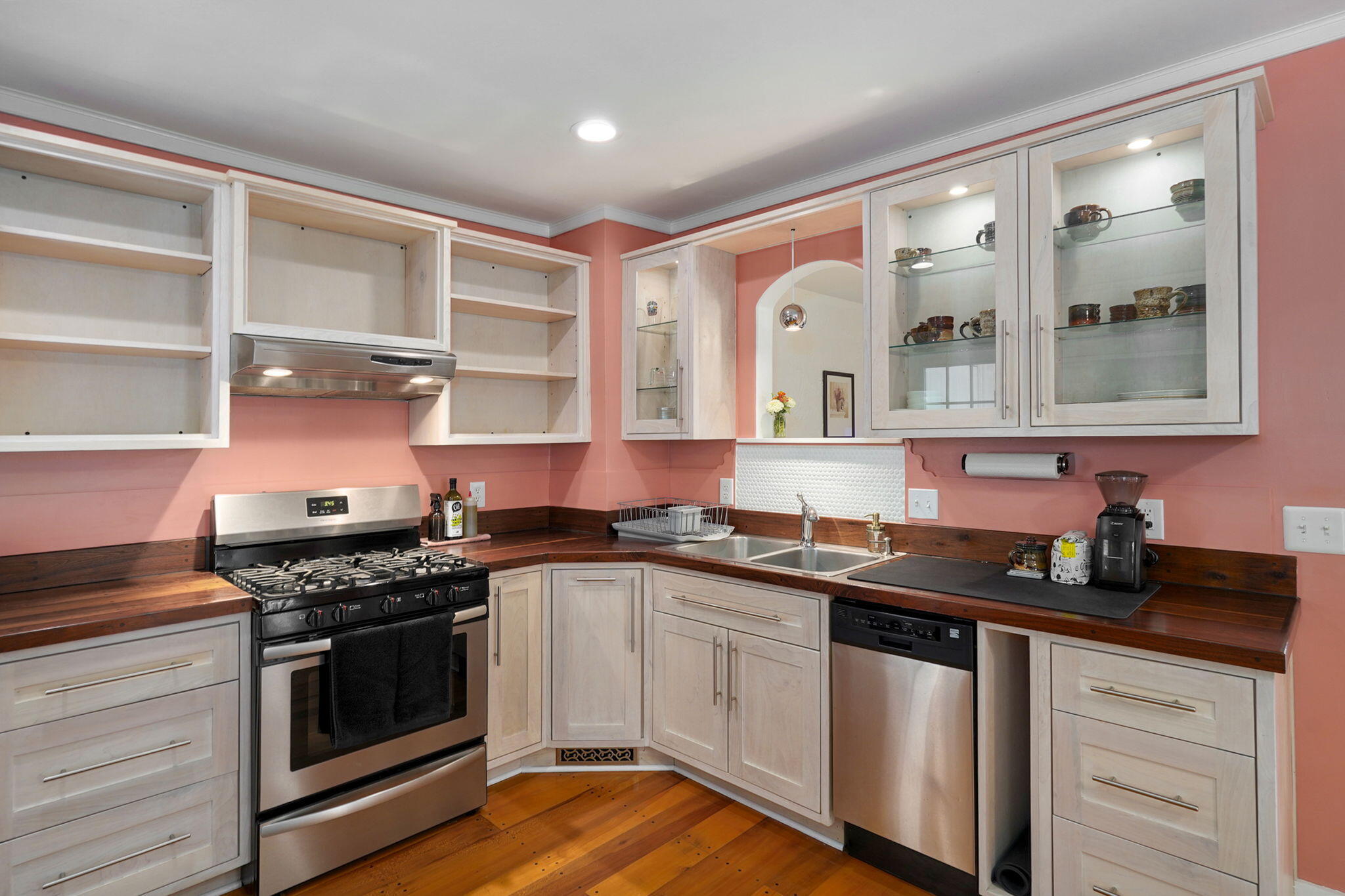 1406 South Avenue Property Photo 5