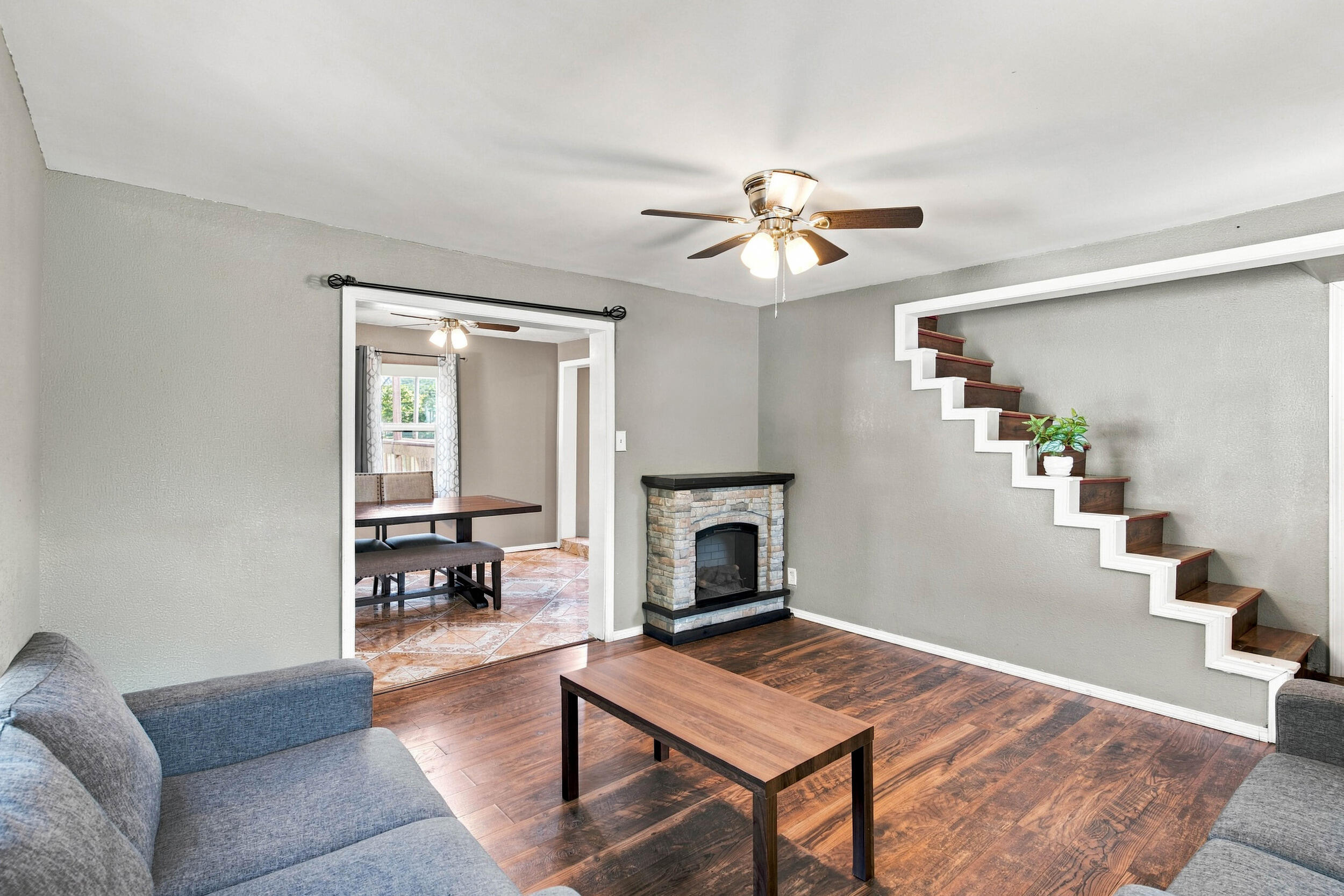 514 East Scott Street Property Photo 5