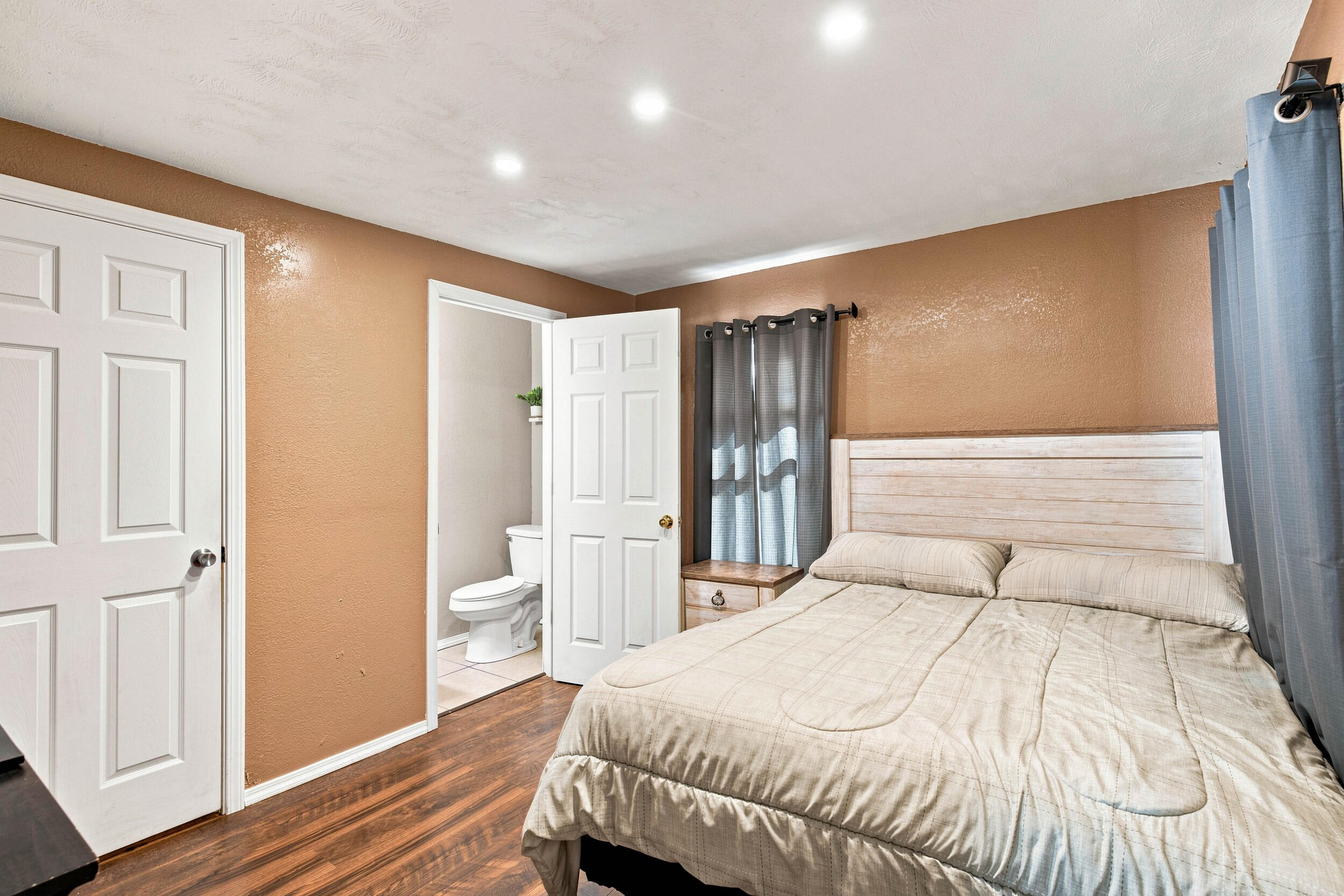 514 East Scott Street Property Photo 16