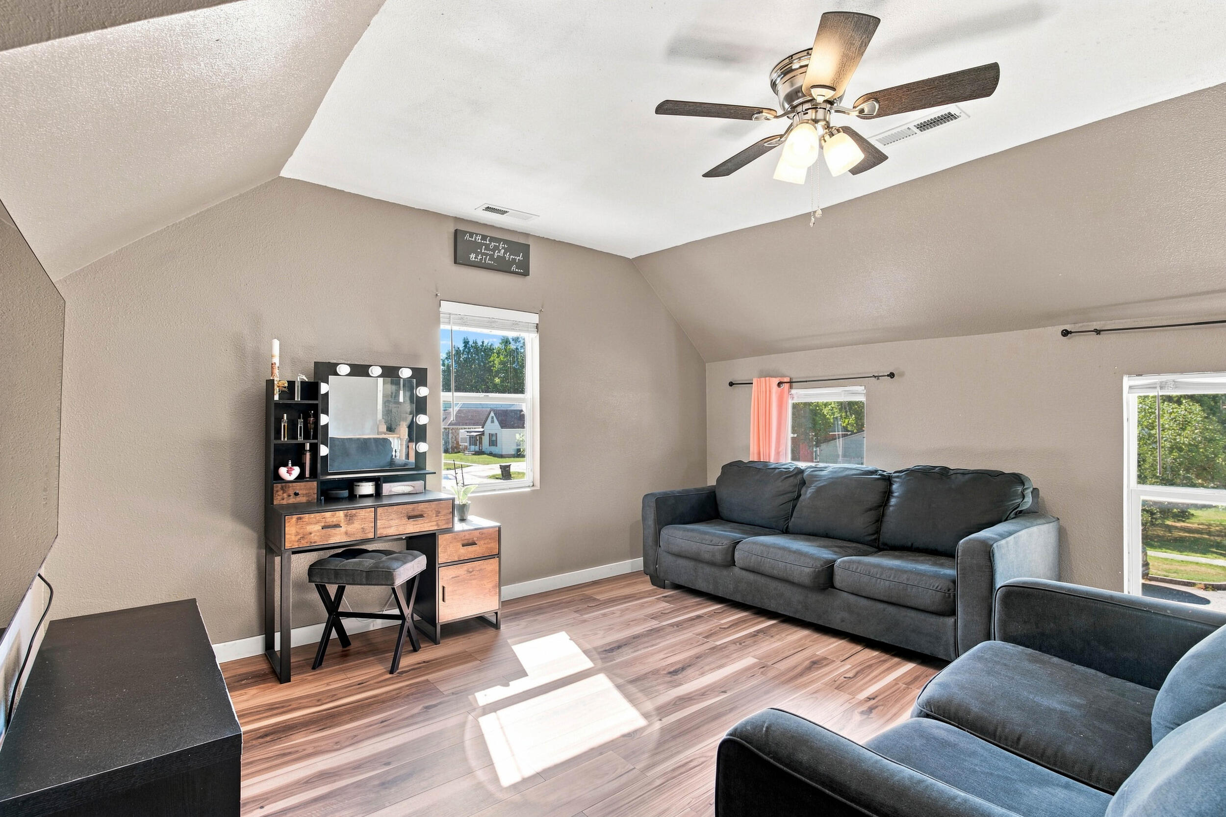 514 East Scott Street Property Photo 19