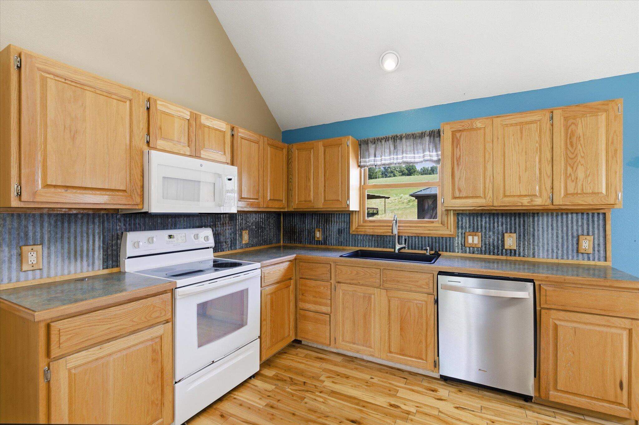 1518 Sandhill Lane Property Photo 6