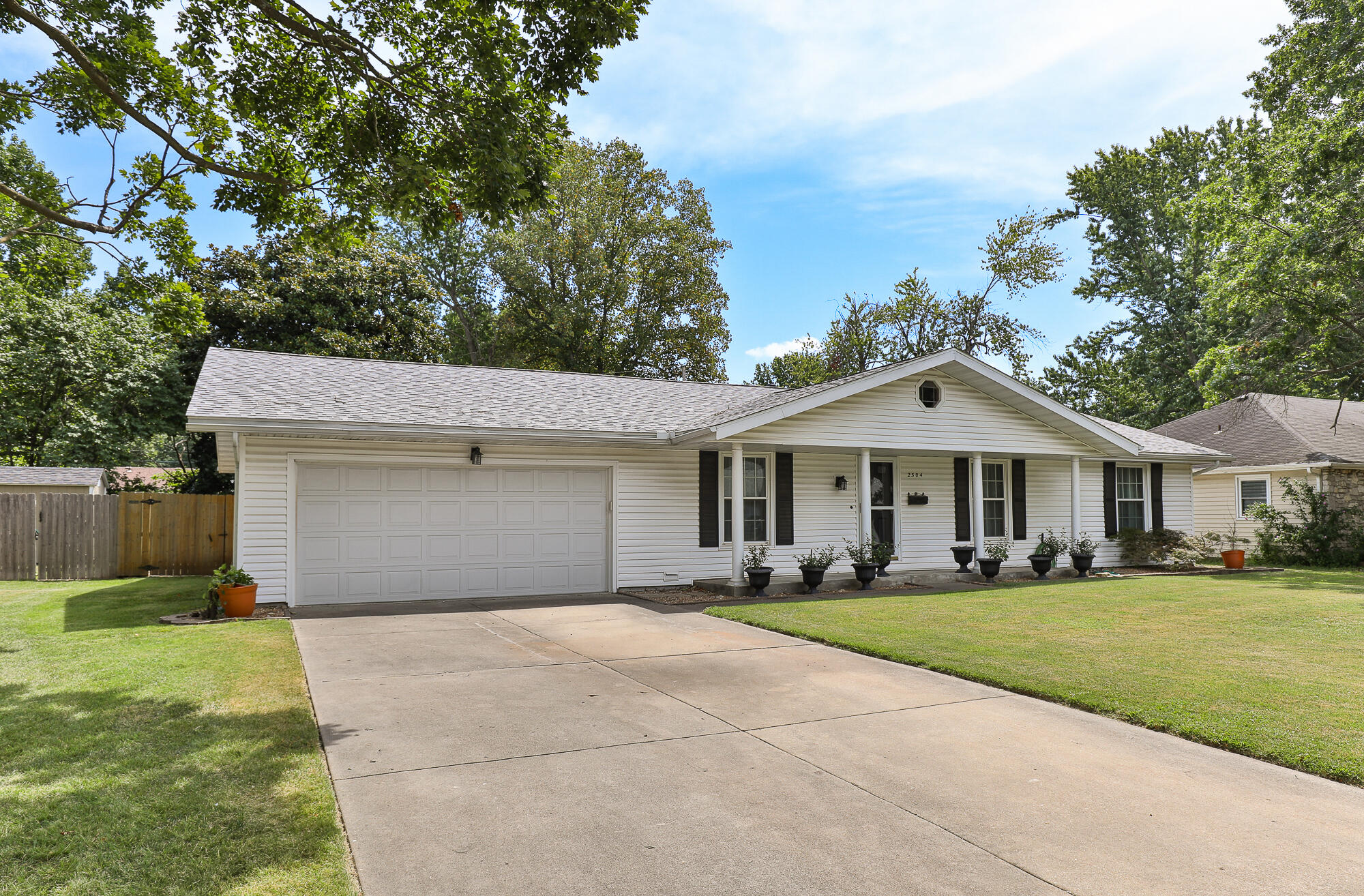 2504 South Mccann Avenue Property Photo 2
