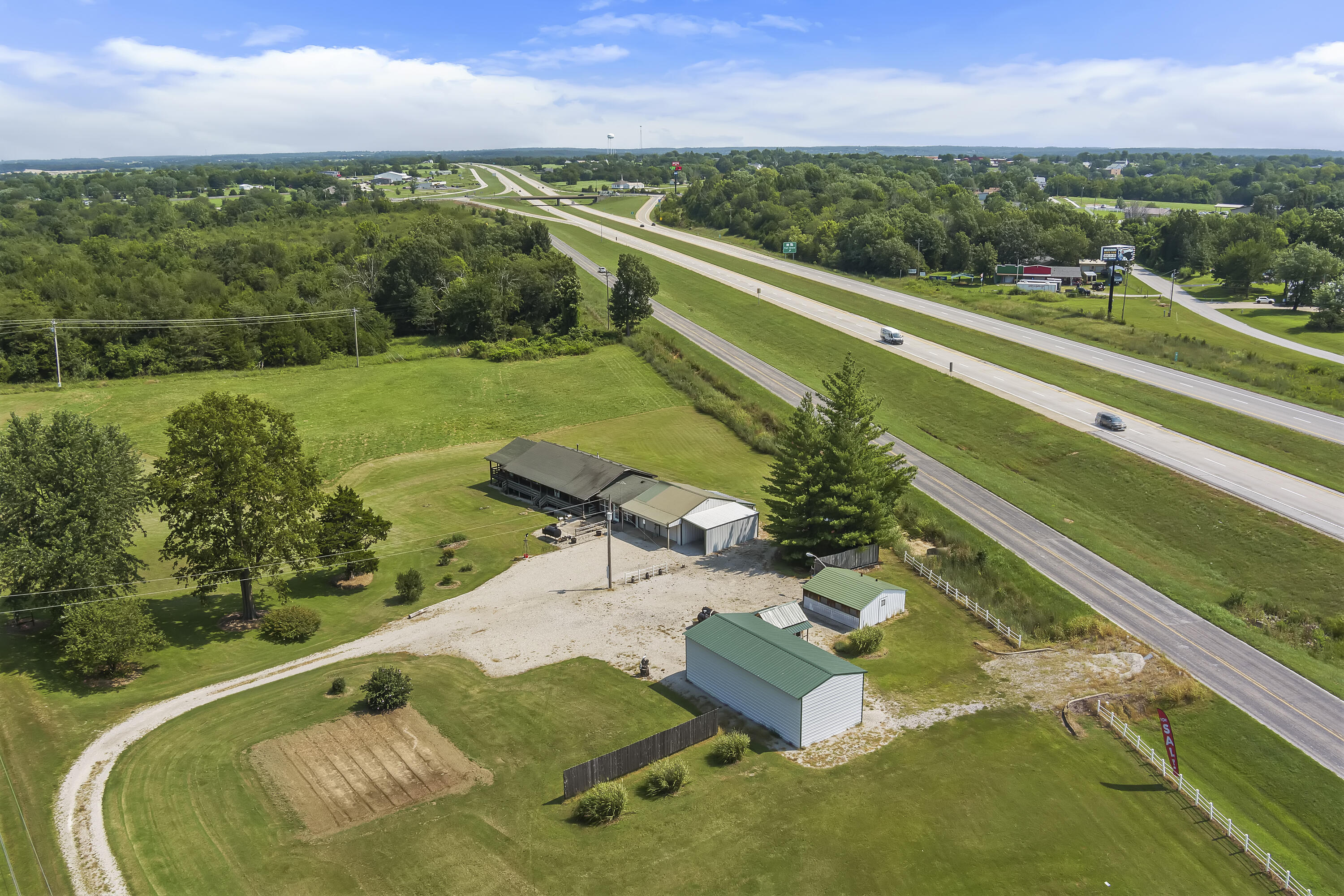 593 West Old Highway 65 Property Photo 1