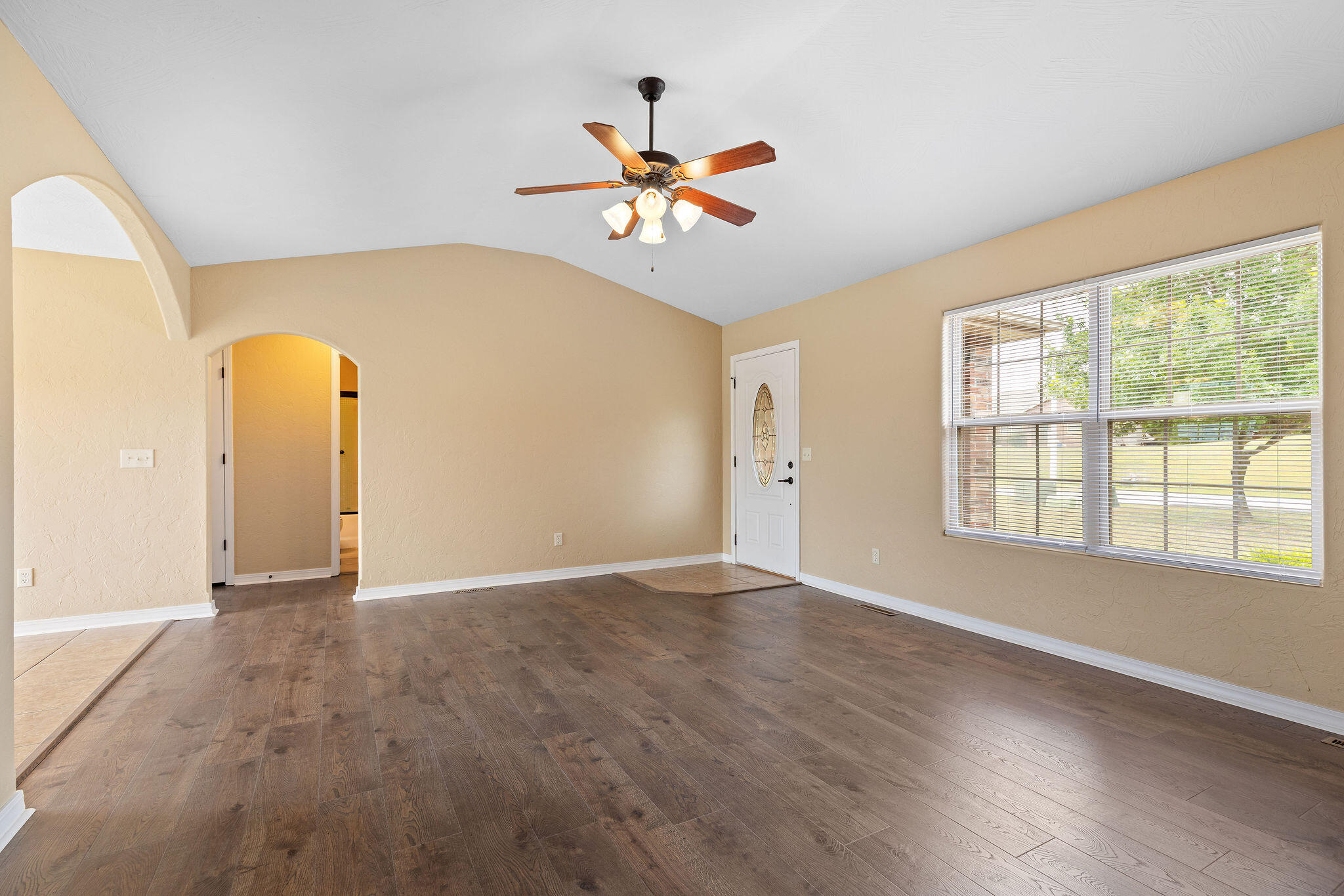 595 Amber Avenue Property Photo 4