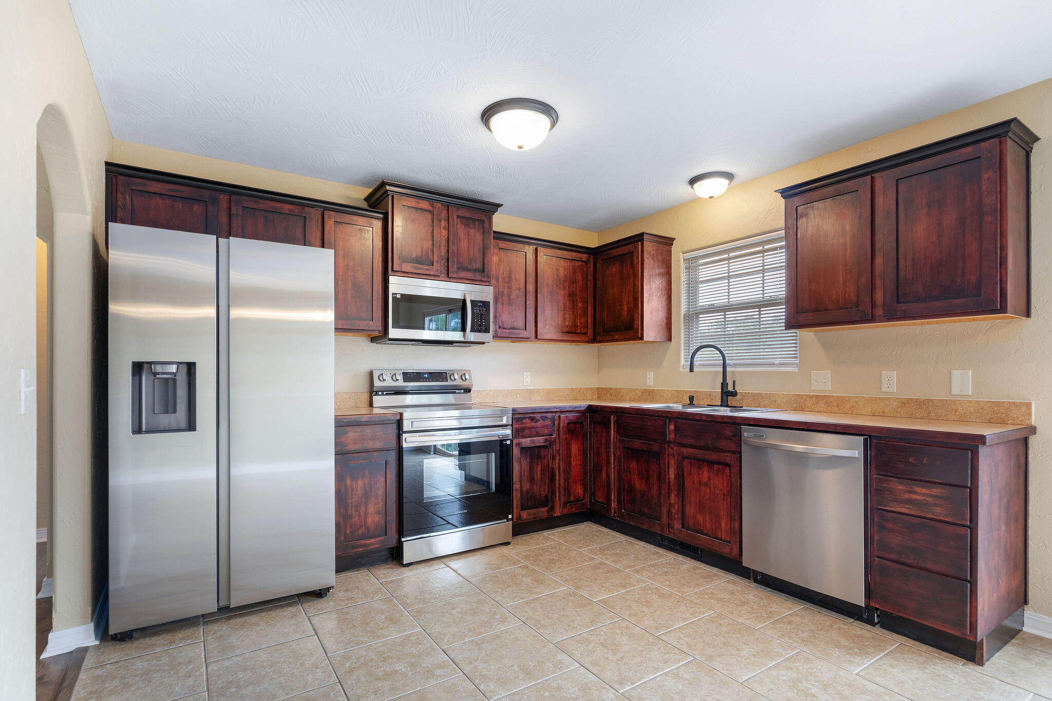 595 Amber Avenue Property Photo 6