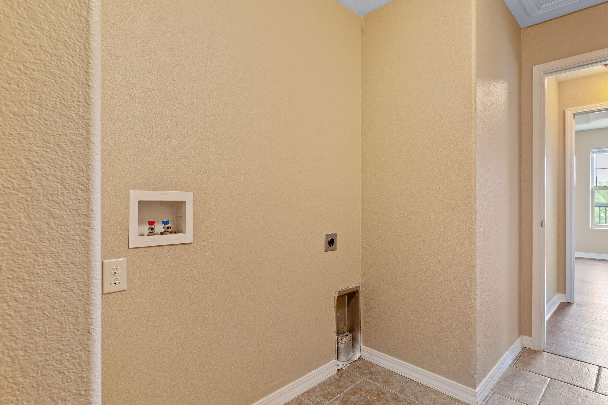 595 Amber Avenue Property Photo 17