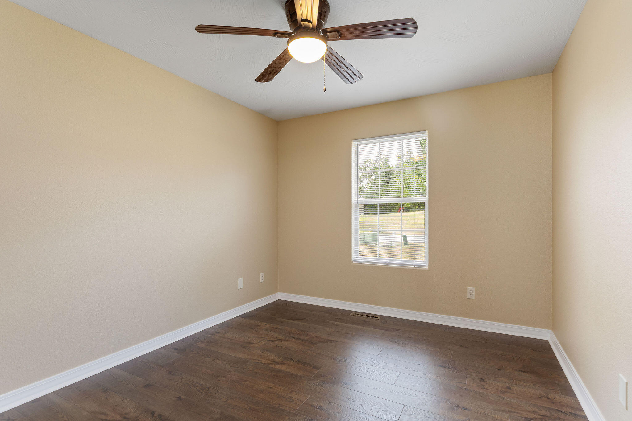595 Amber Avenue Property Photo 23