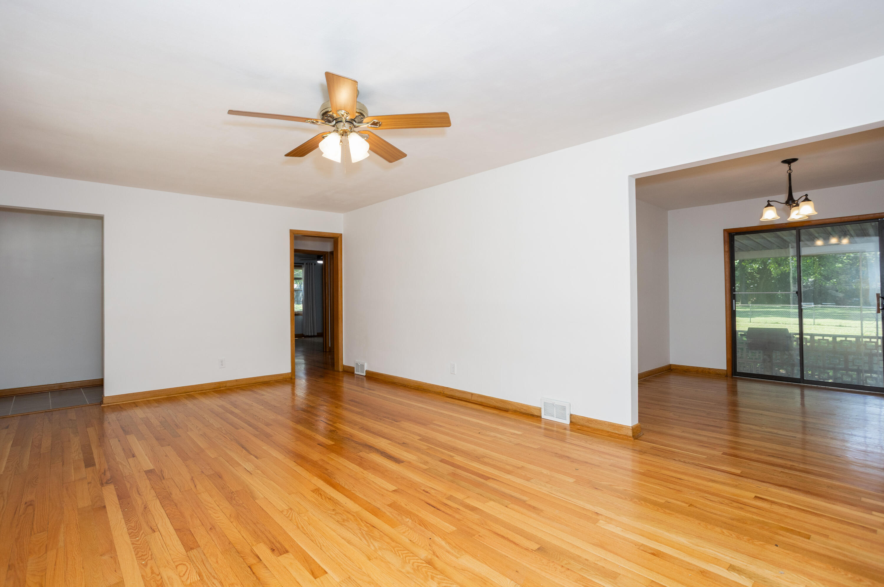2123 South Prairie Lane Property Photo 3