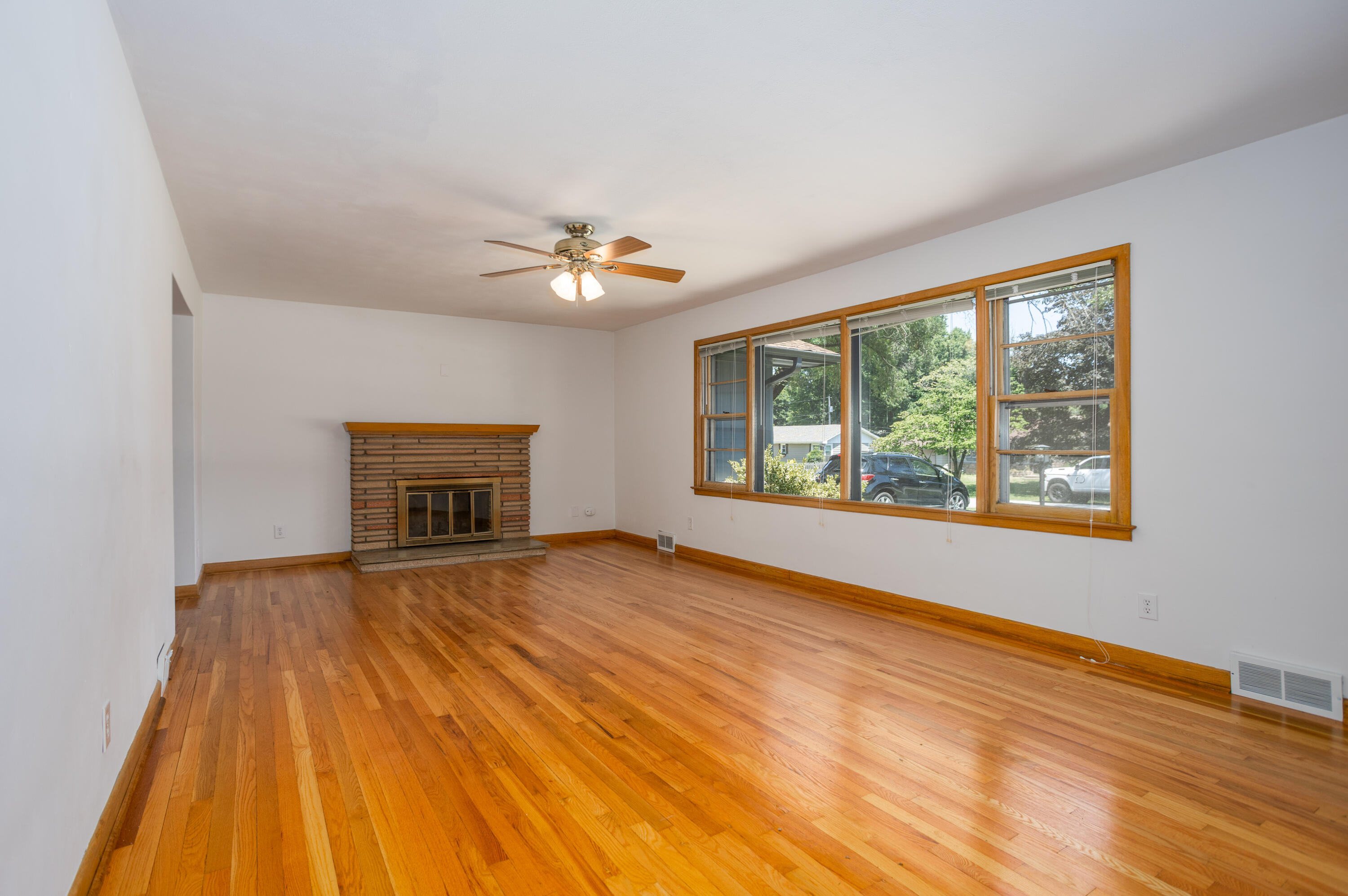 2123 South Prairie Lane Property Photo 9
