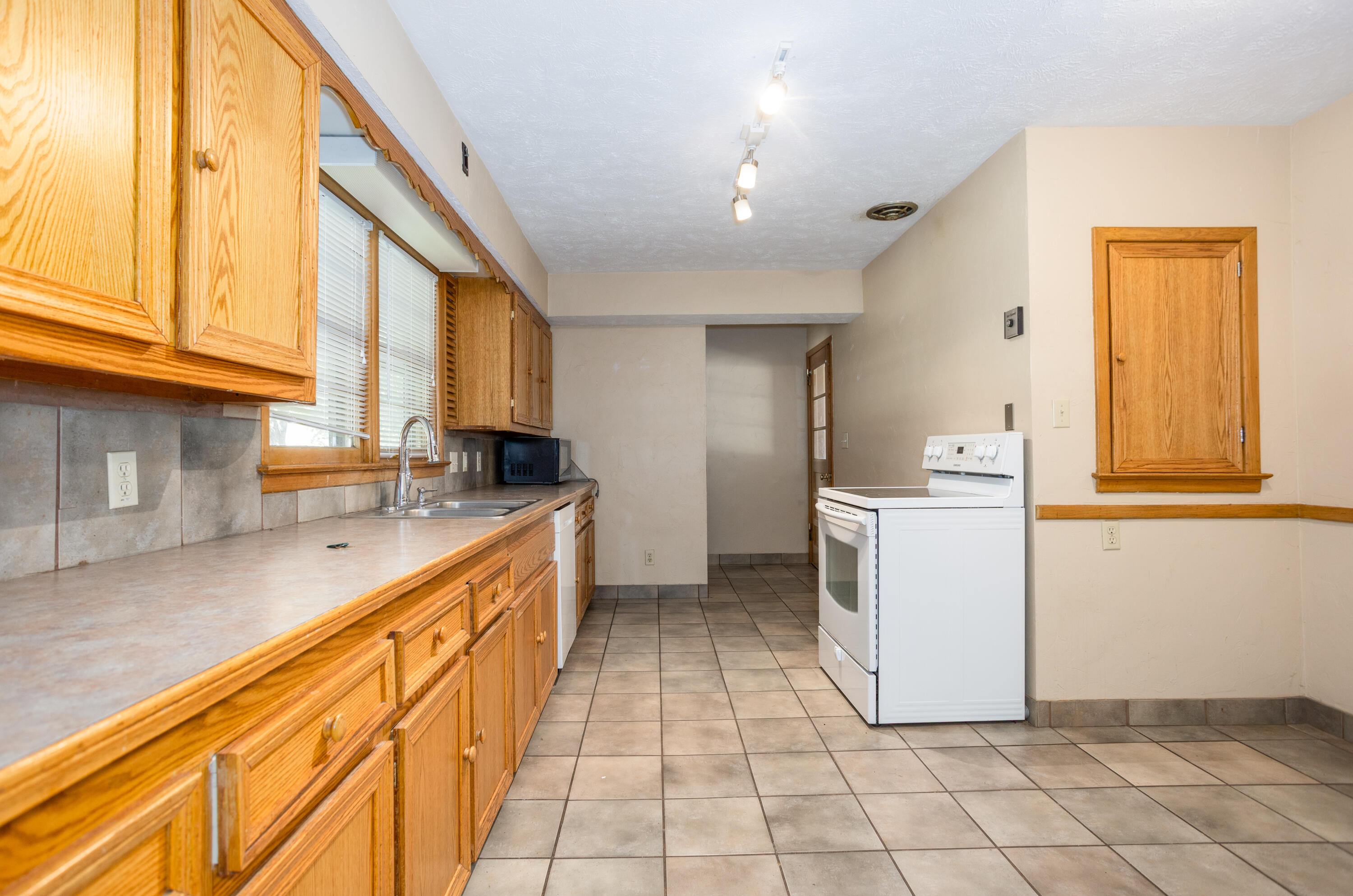 2123 South Prairie Lane Property Photo 14