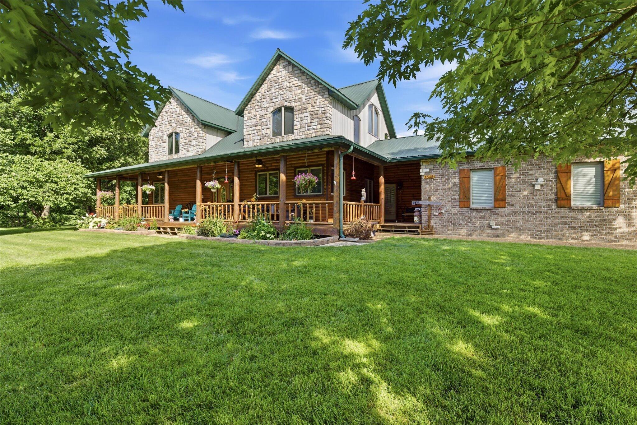 1545 Sandhill Lane Property Photo 3