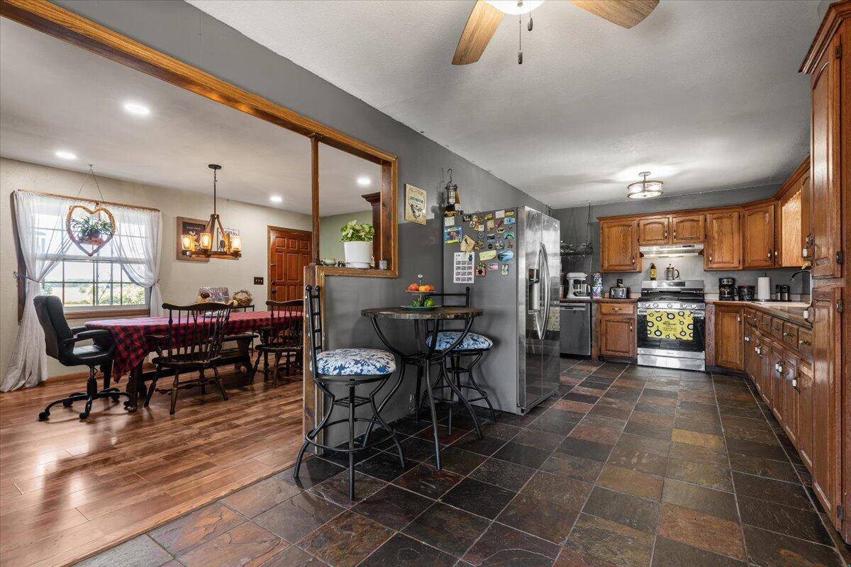 571 Cardin Road Property Photo 6