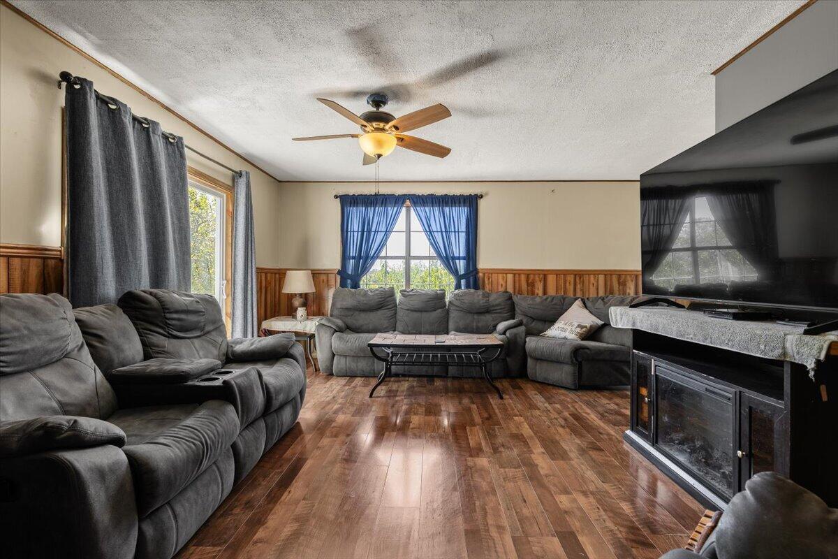 571 Cardin Road Property Photo 14