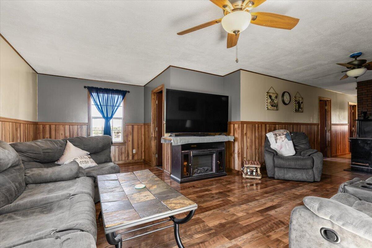 571 Cardin Road Property Photo 15