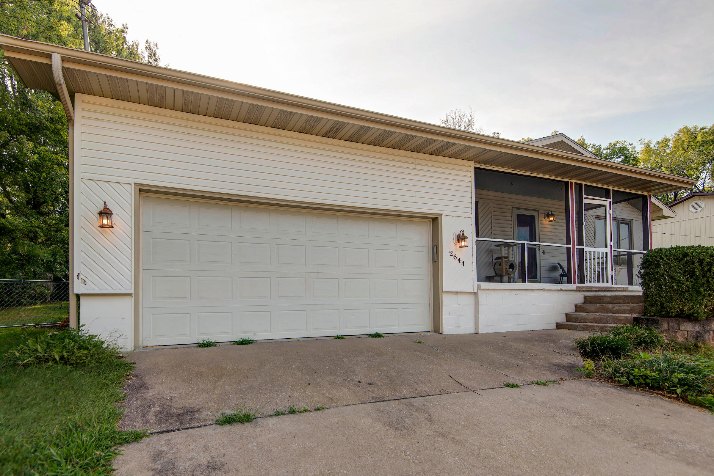 2644 North Marion Avenue Property Photo 2