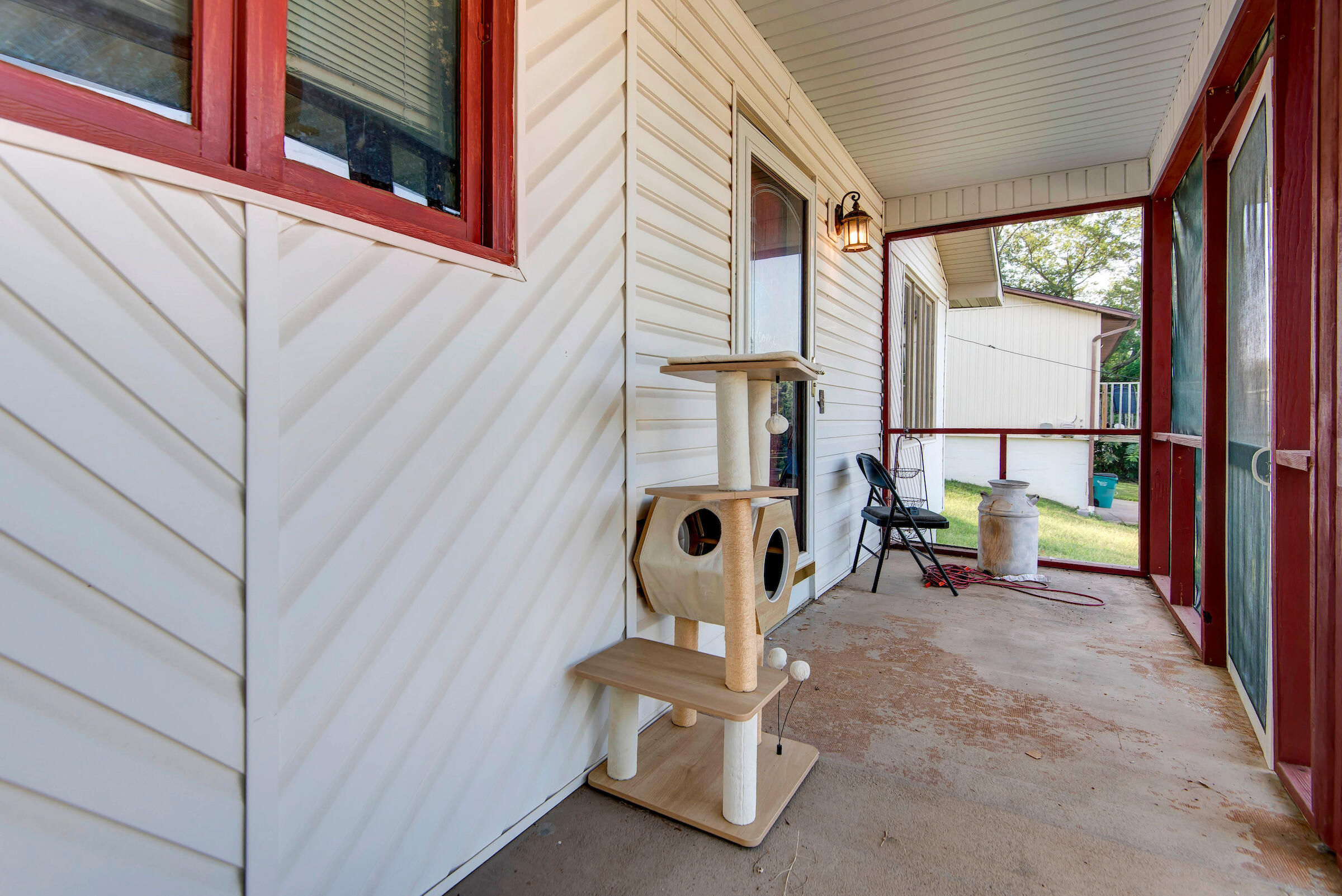 2644 North Marion Avenue Property Photo 4