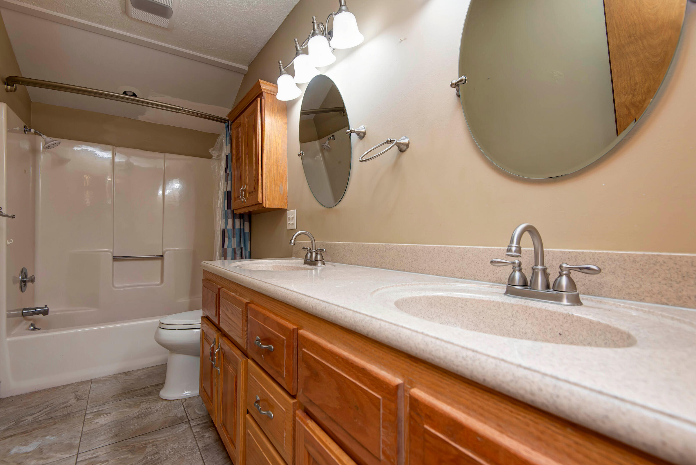 2644 North Marion Avenue Property Photo 11